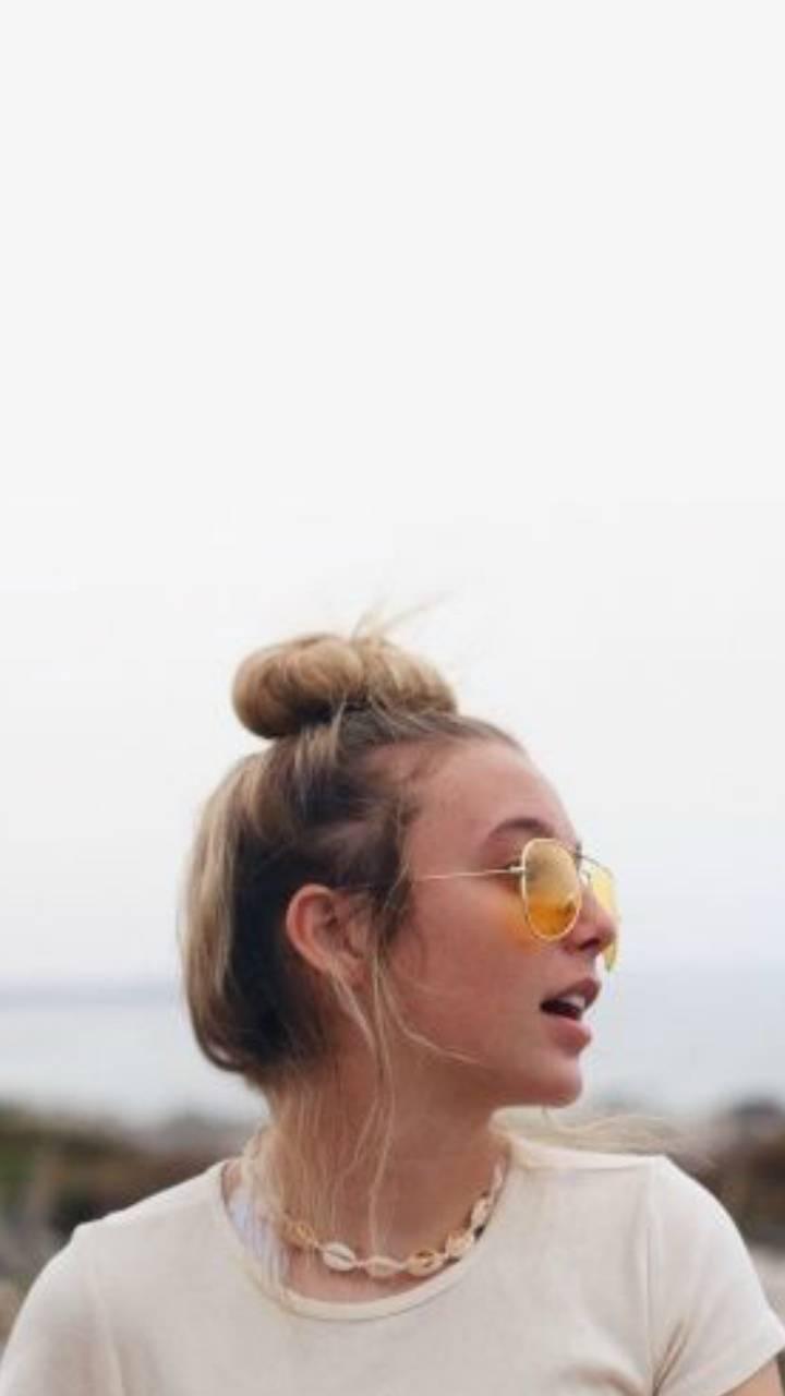 720x1280 Emma Chamberlain Wallpaper