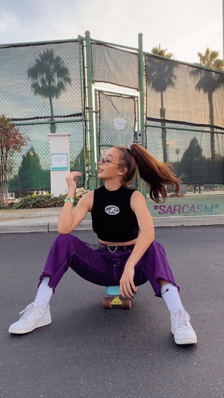 720x1280 emma chamberlain wallpaper