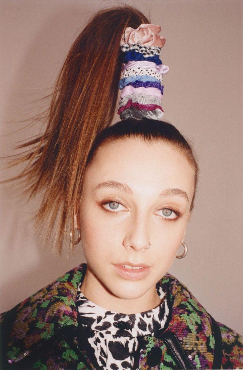 789x1200 Emma Chamberlain wallpaper