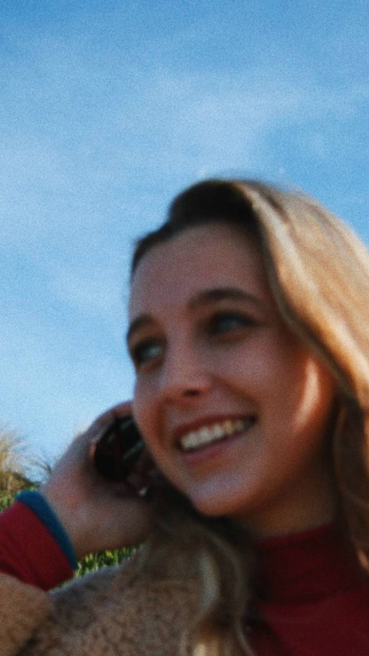 720x1280 emma chamberlain wallpaper