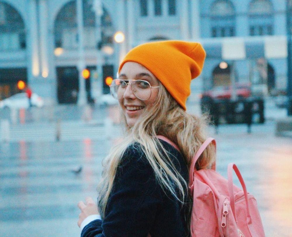 1000x813 Who is Emma Chamberlain dating? Emma Chamberlain boyfriend, husband