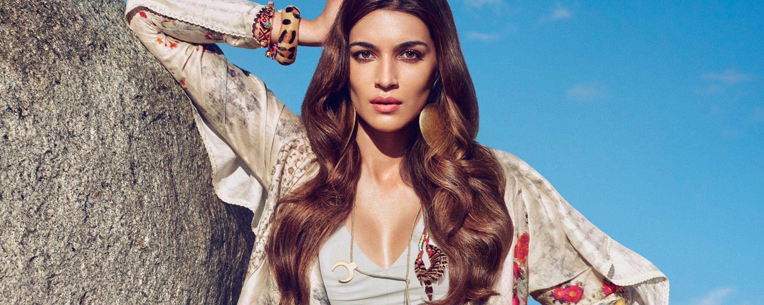 2560x1024 Kriti Sanon Housefull 4 2560x1024 Resolution Wallpaper