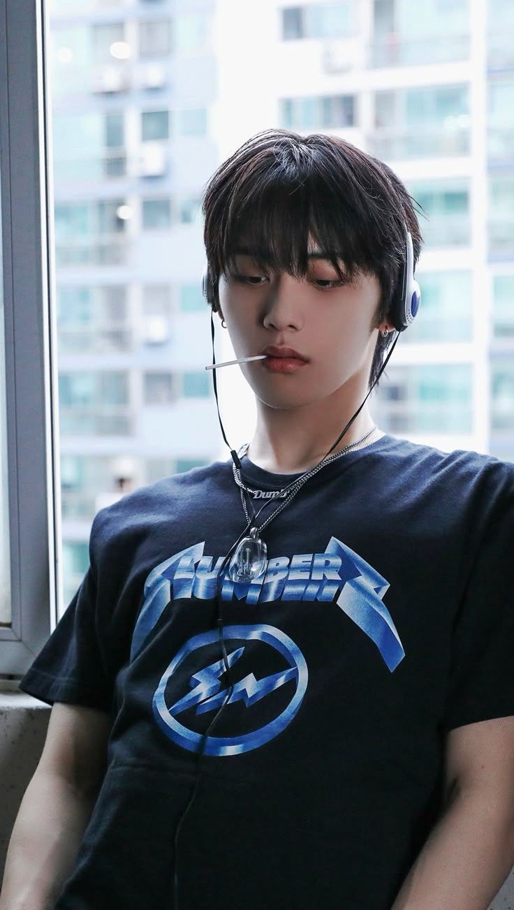 736x1303 taesan wallpaper