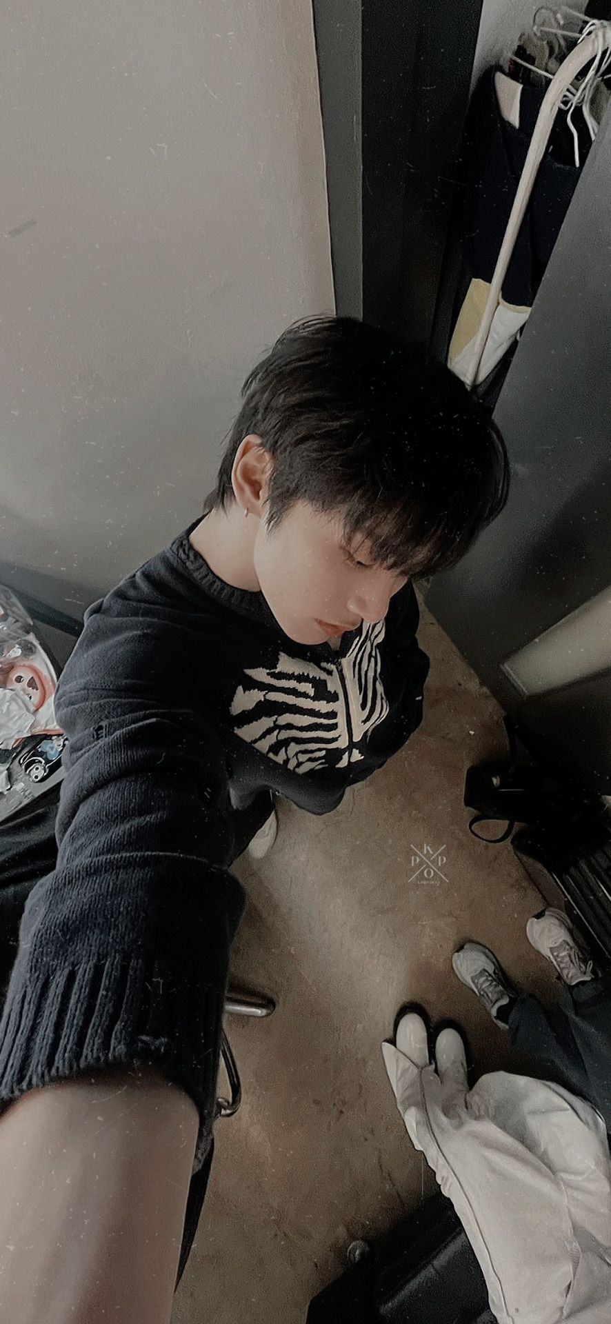886x1920 Kpop Locks