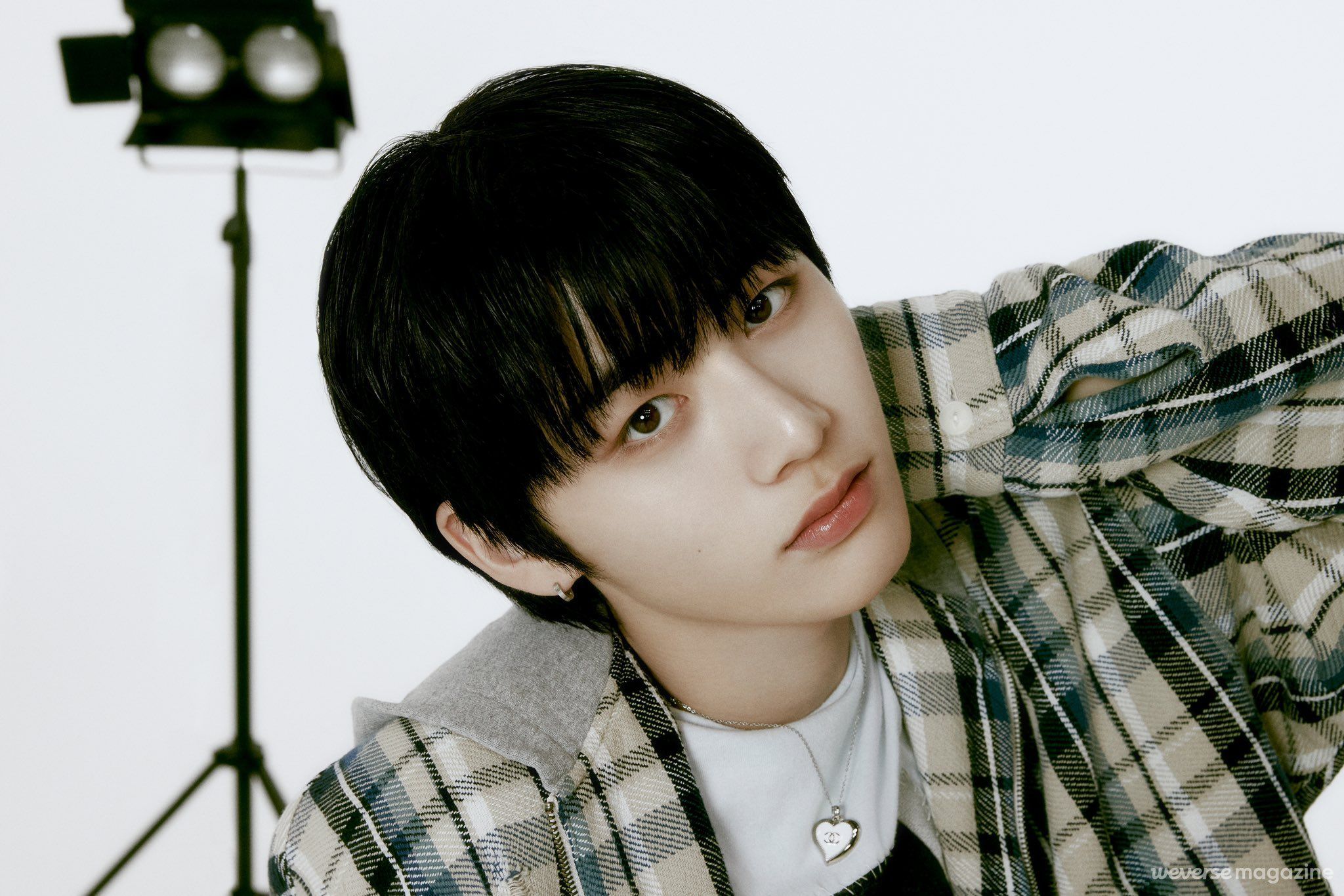 2048x1366 bonedo on X: #TAESAN weverse magazine photo. #BOYNEXTDOOR / X