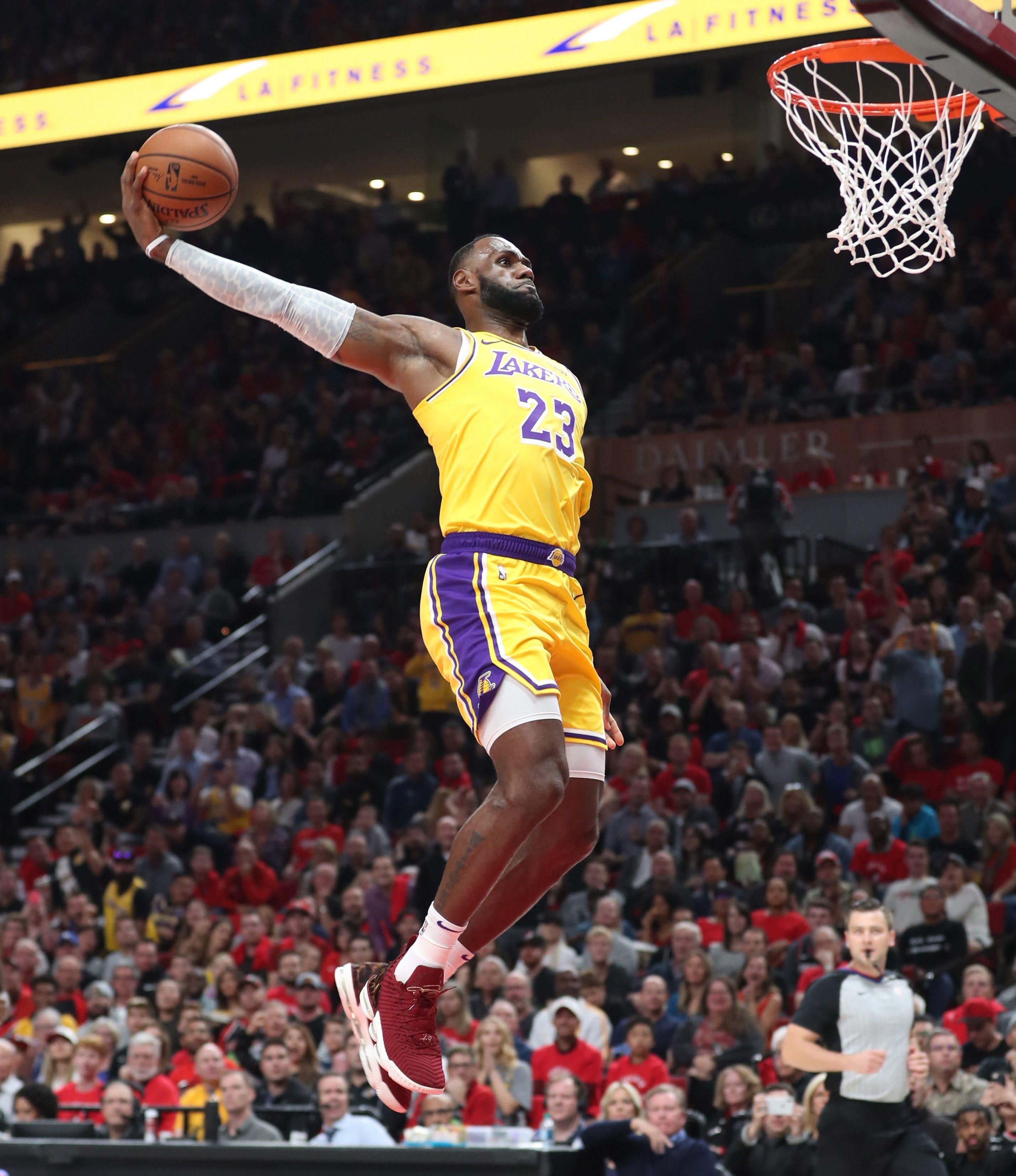 2858x3306 LeBron James: Lakers debut features dunks, highlights team's weakness