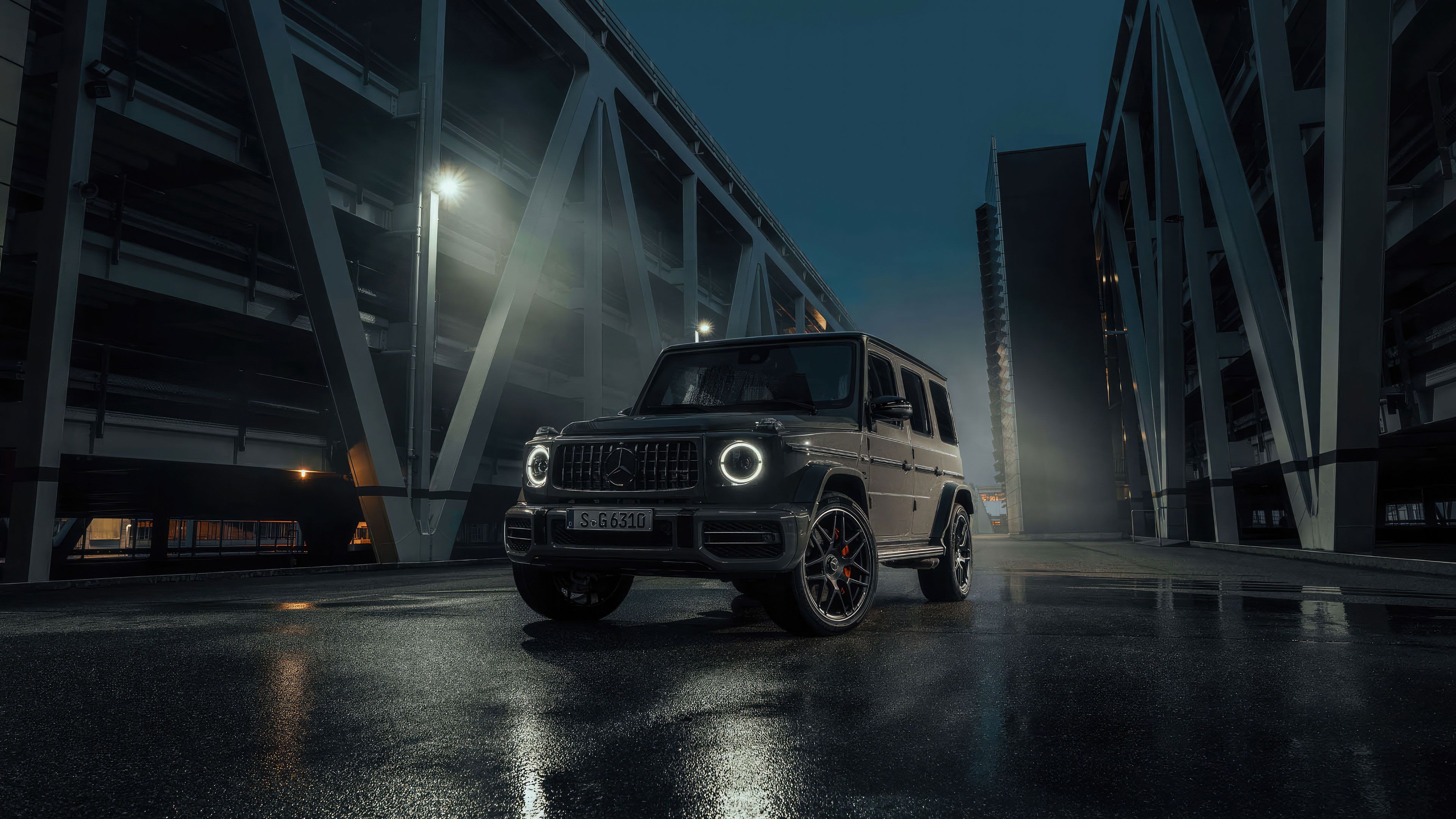 3840x2160 Nighttime Brilliance of Mercedes G63 in Urban Landscape