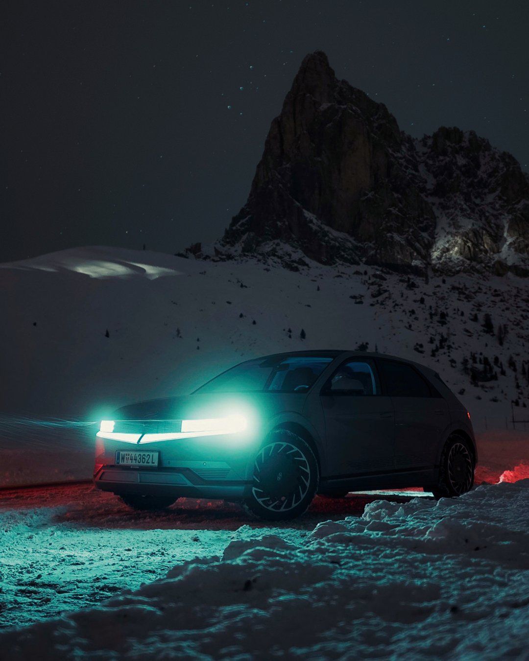 1080x1350 Hyundai Worldwide على X: A star among stars. The beautiful alpine night sky is the perfect backdrop for a sustainable trip with our IONIQ 5. Photo by: #ChasingStars #Hyundai #IONIQ5 #stars #