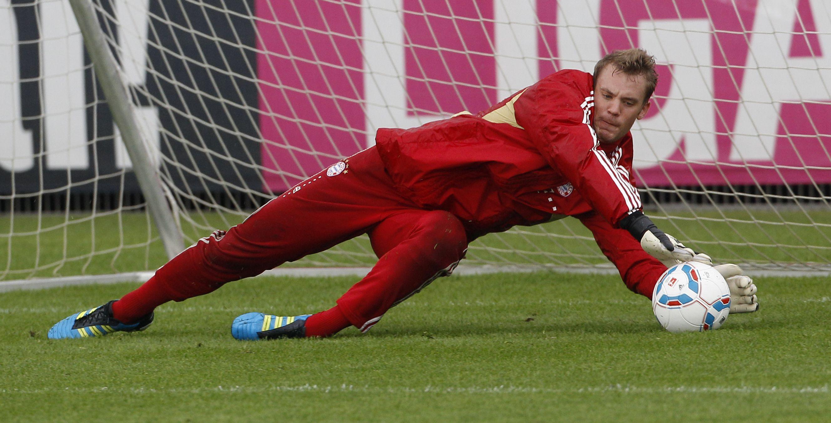 2654x1350 The Player Of Bayern Manuel Neuer Is Defending The Manuel