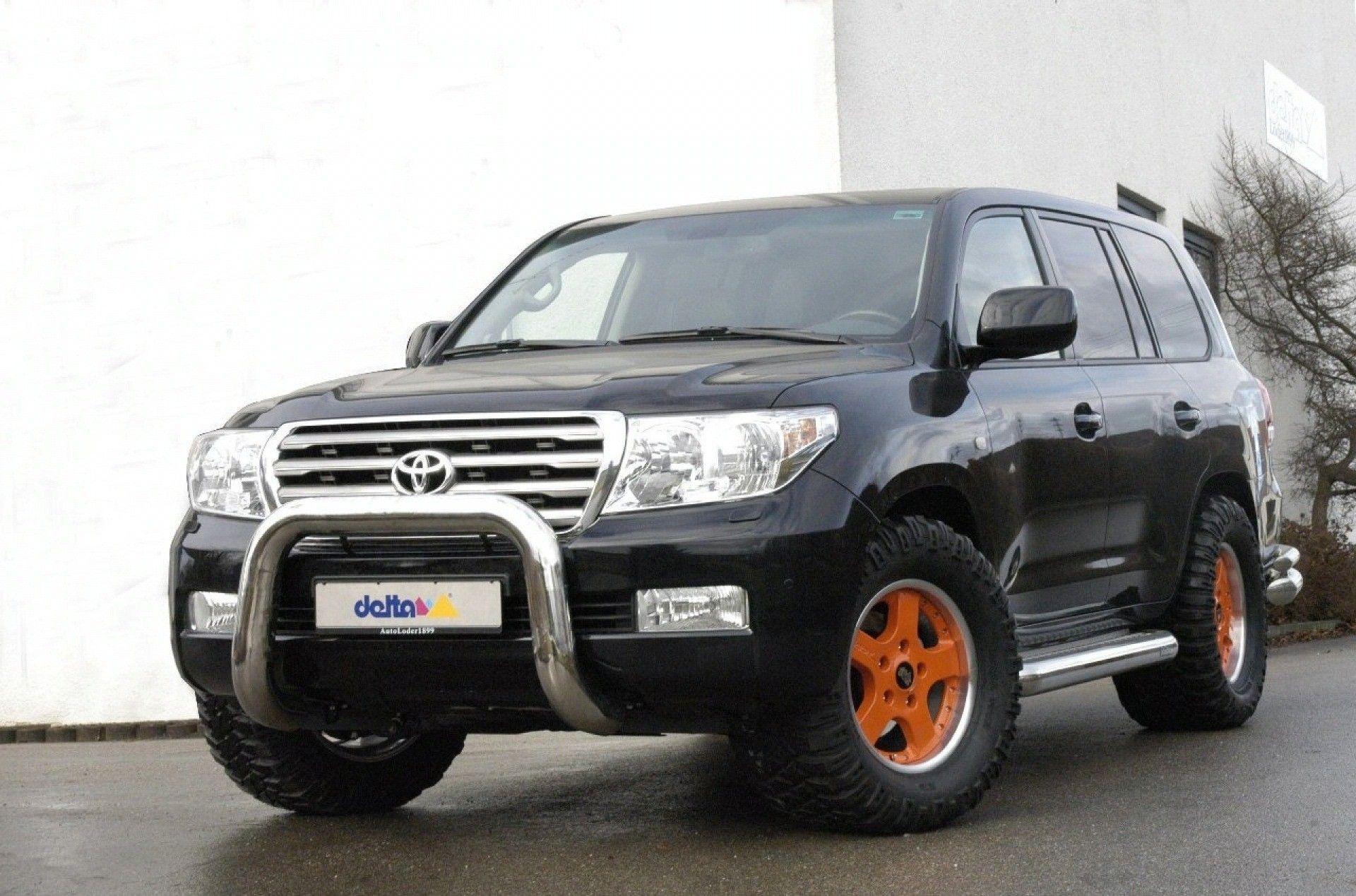 1920x1269 Black Toyota Land Cruiser V8 Car Wallpaper