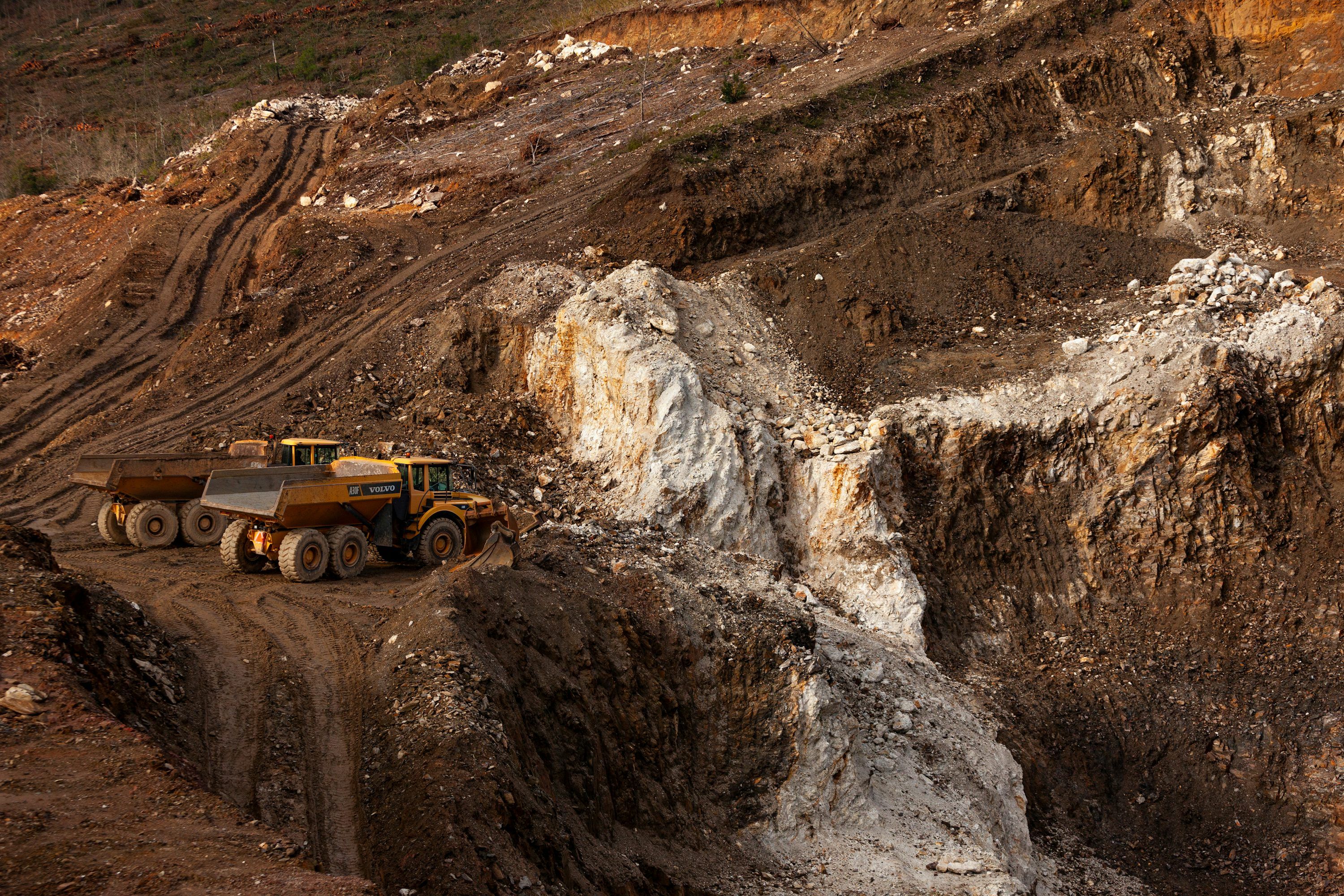 3000x2000 Mining Picture. Download Free Image