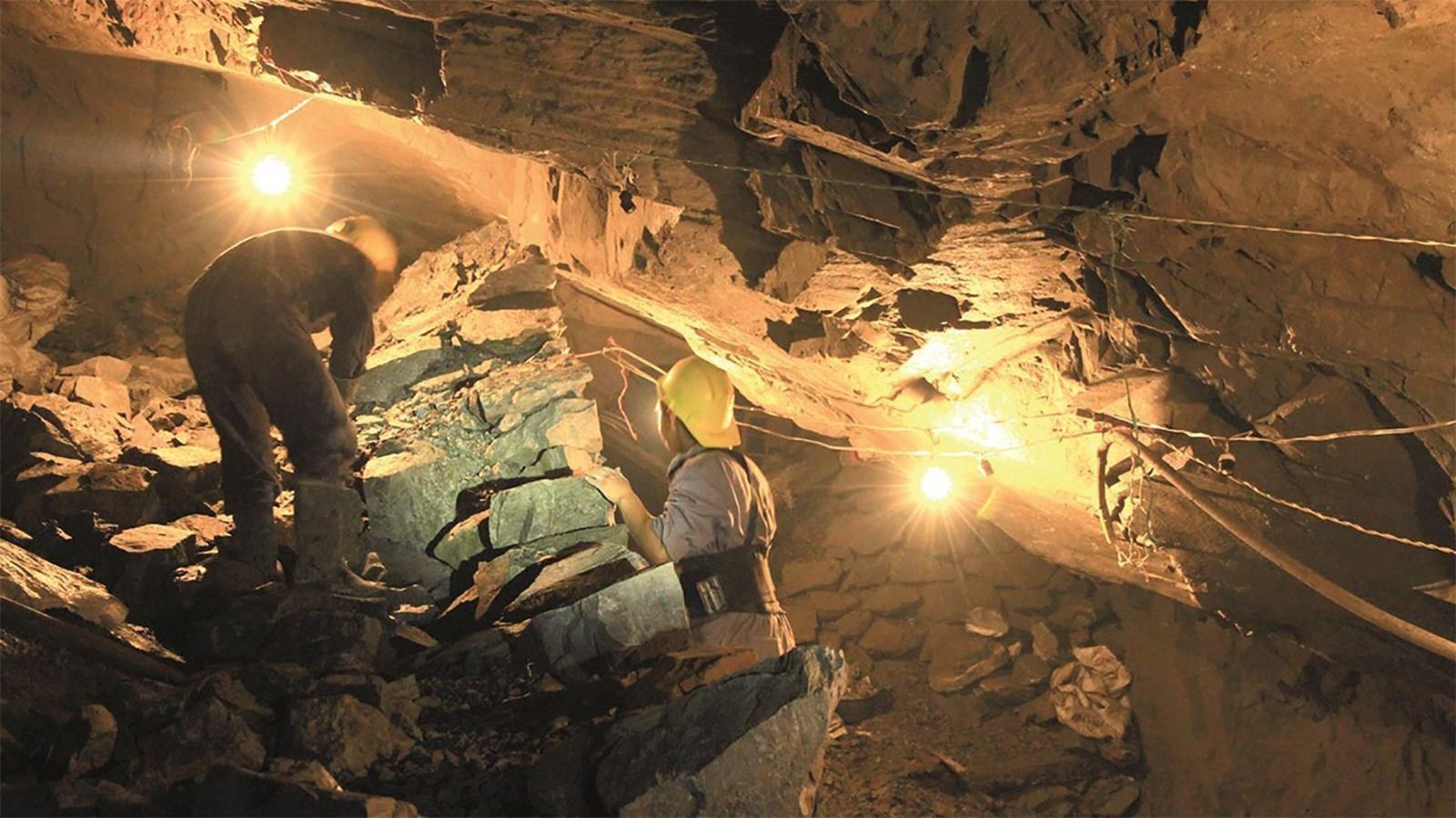 1600x900 killed in gold mine collapse in Sudan. Al Mayadeen English