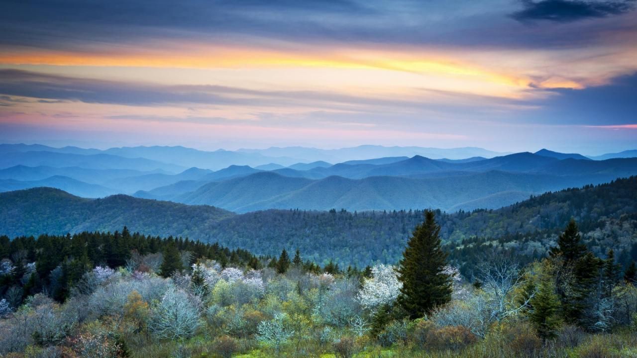 1280x720 Blue Ridge Parkway: How to visit and what you can do