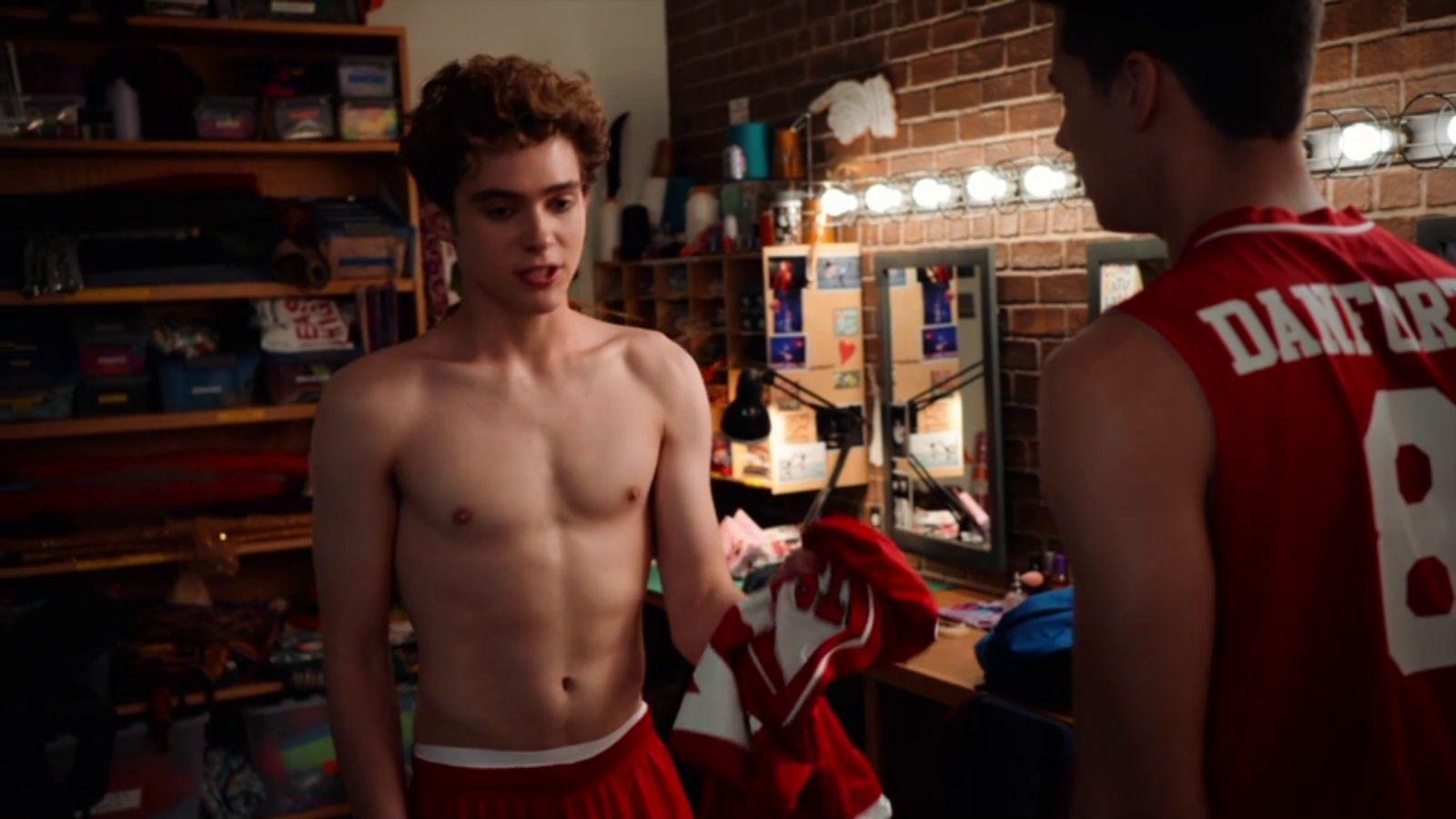 1600x900 Picture of Joshua Bassett in High School Musical: The Musical