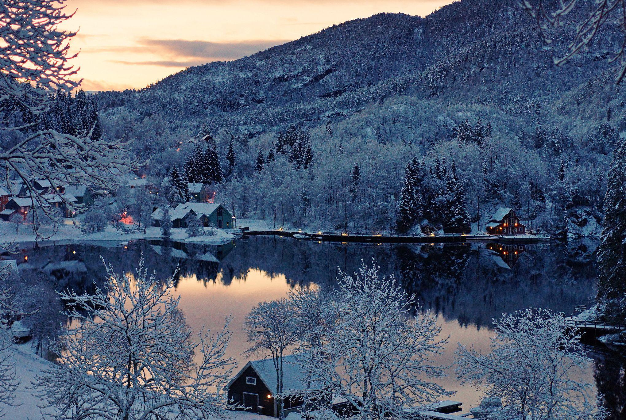 2040x1370 Free download resort cabins house lights window rustic village