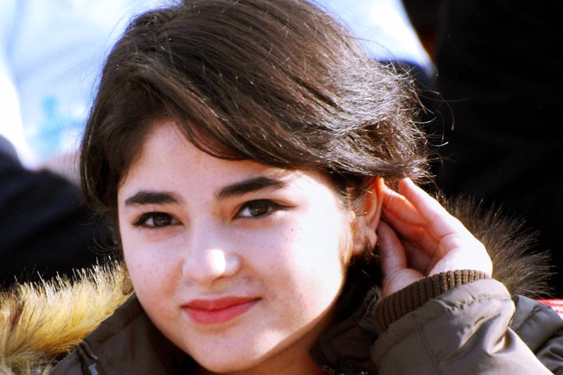1920x1280 Zaira Wasim Wallpaper
