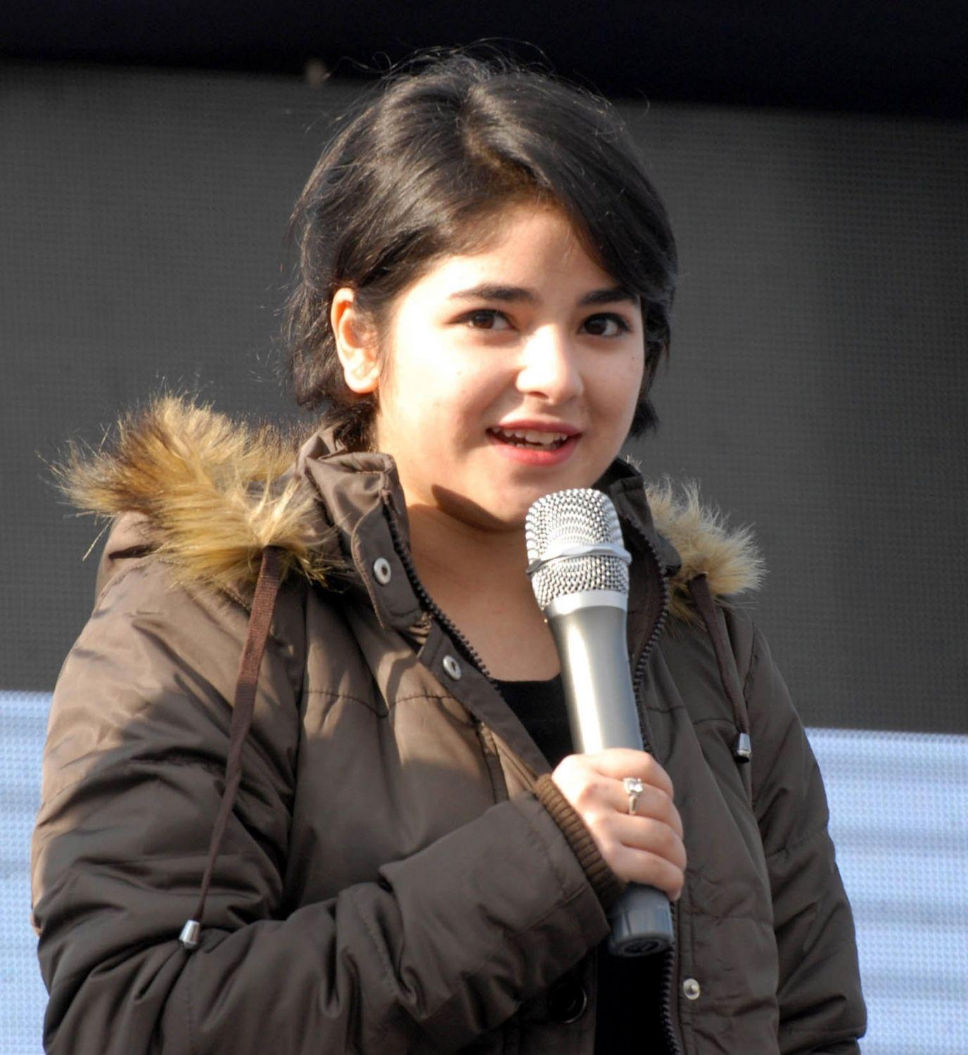 1376x1500 Zaira Wasim Cute Image And Photo Colections