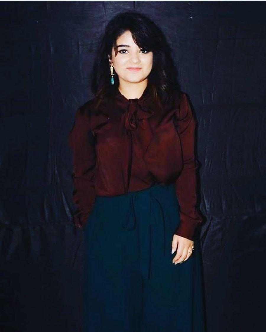 900x1125 Zaira Wasim Latest Image And Photo Collections