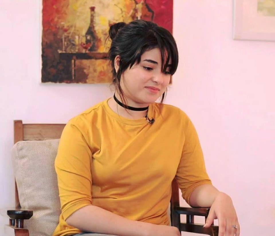 960x826 Zaira Wasim is in yellow dress while seated on a sofa. Crop top