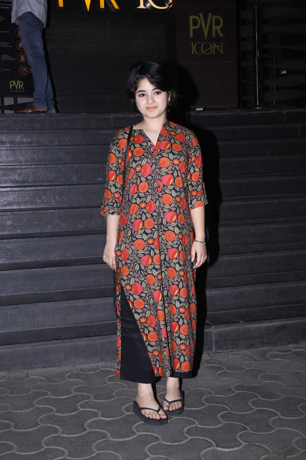 1000x1500 Zaira Wasim Wallpaper