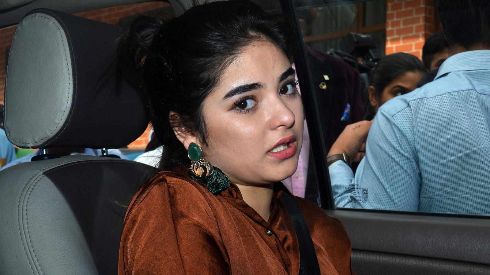 1600x900 Zaira Wasim quits Bollywood for Islam, India loses its mind