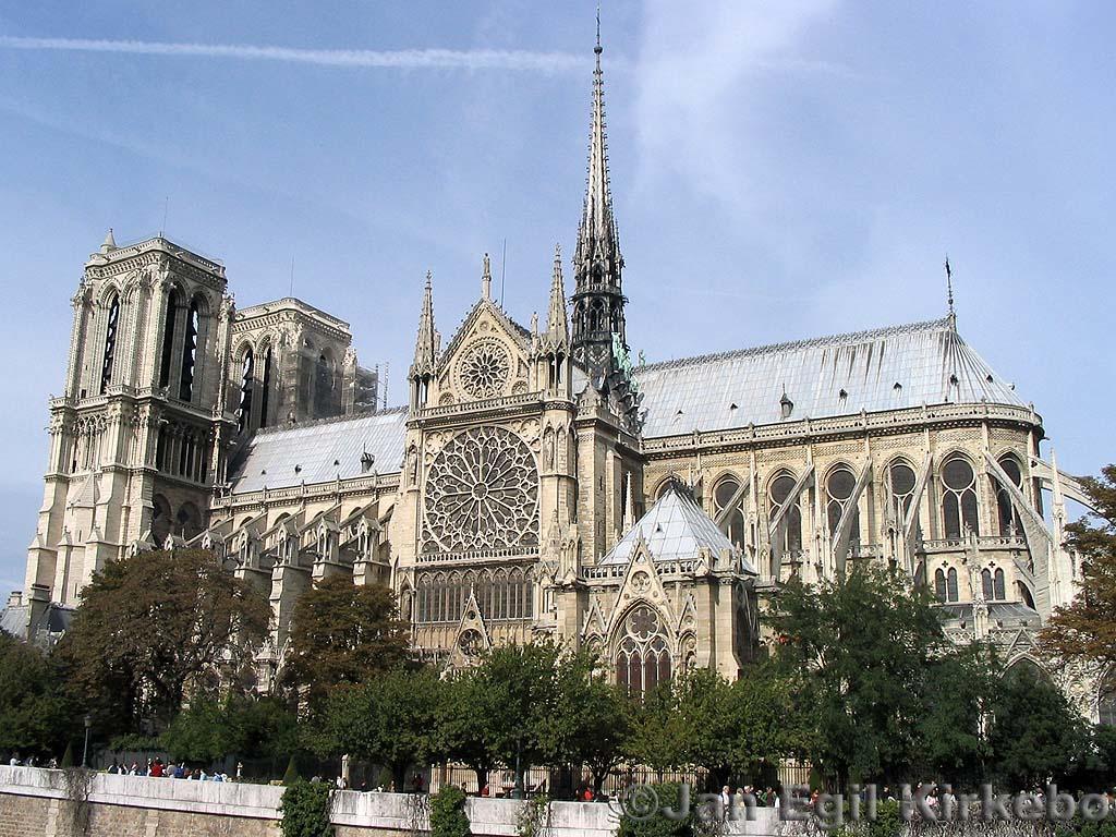 1024x768 Notre Dame Cathedral Wallpaper