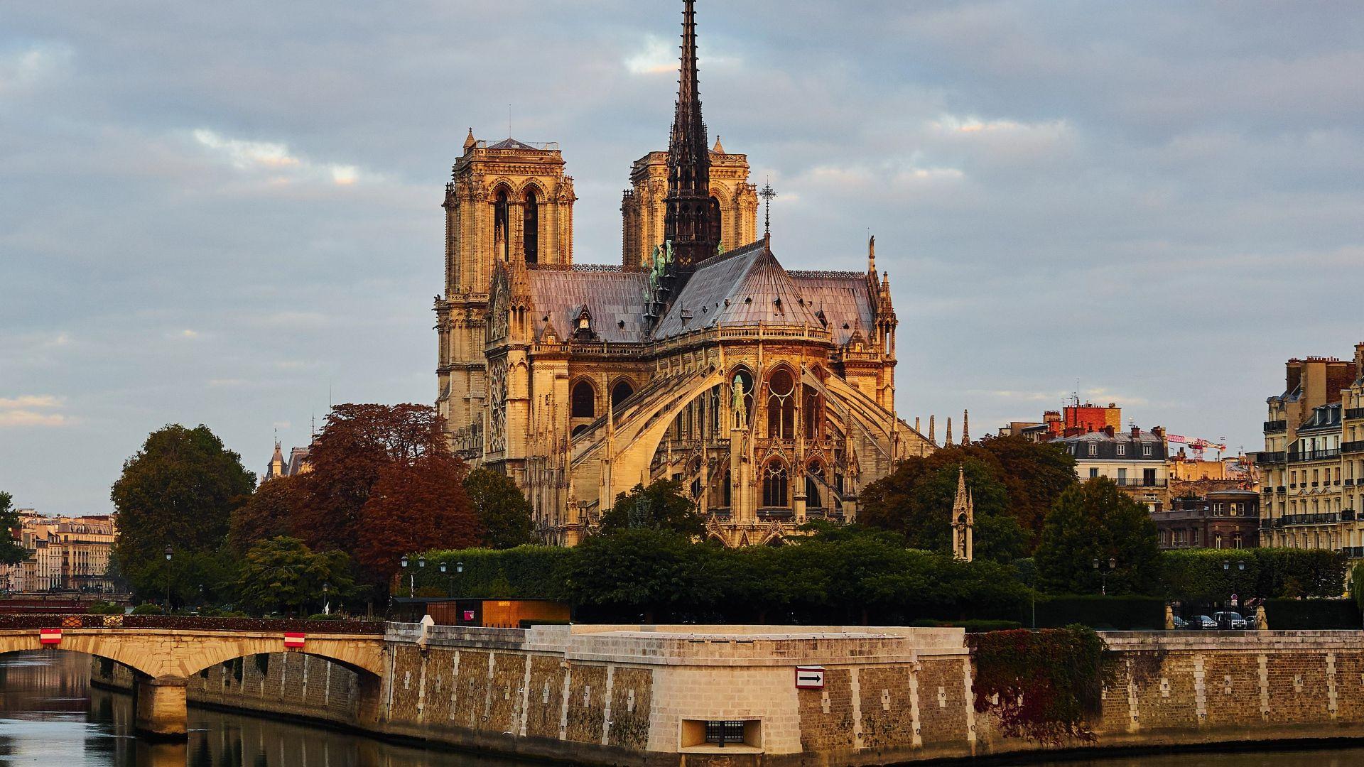 1920x1080 View Of Notre Dame Cathedral Near The Water, France Desktop