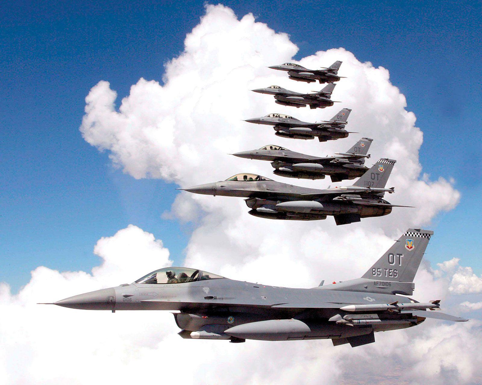 1600x1280 F 16. Description & History