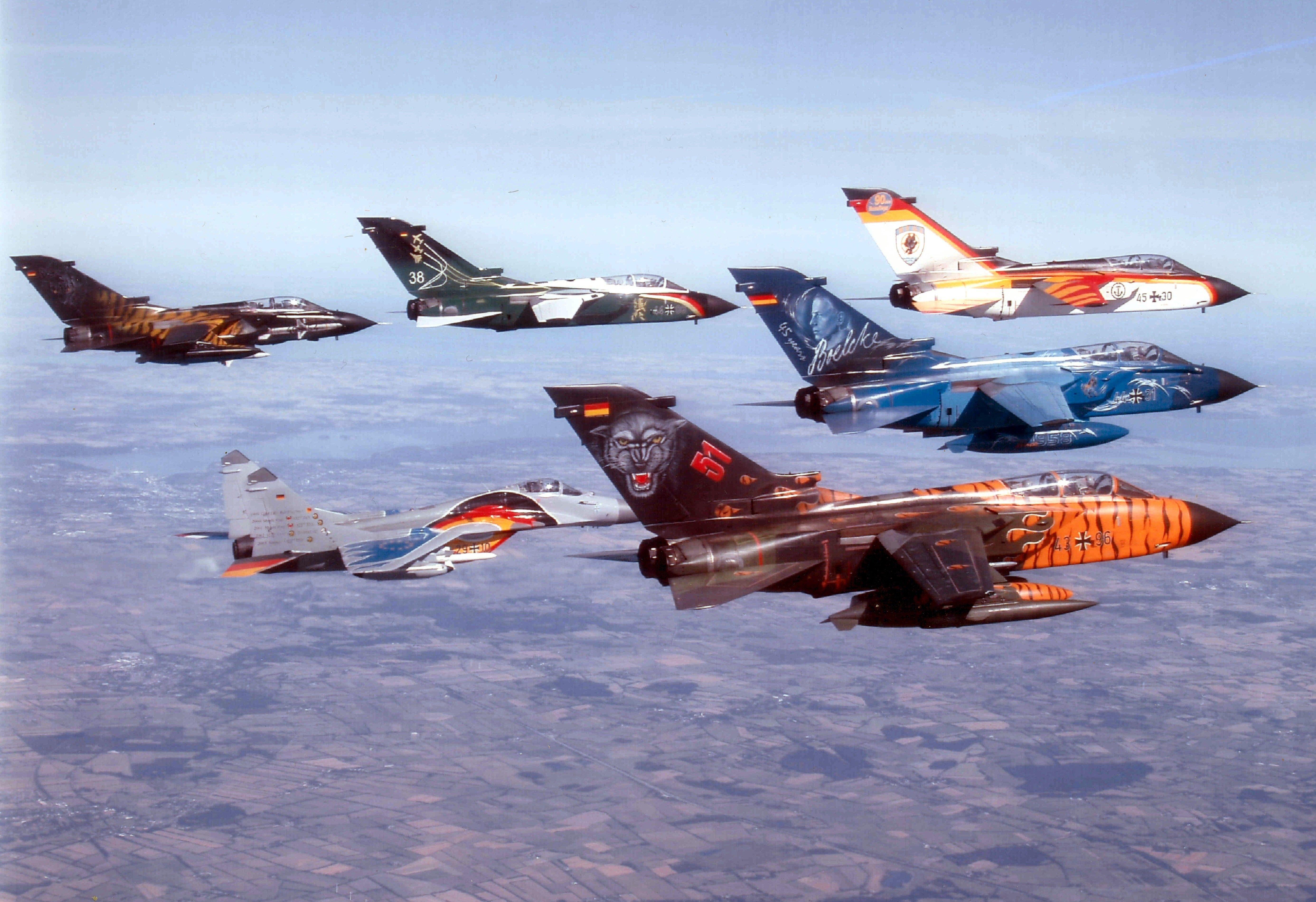 5544x3799 Wallpaper Painted Fighter Jets Wallpaper
