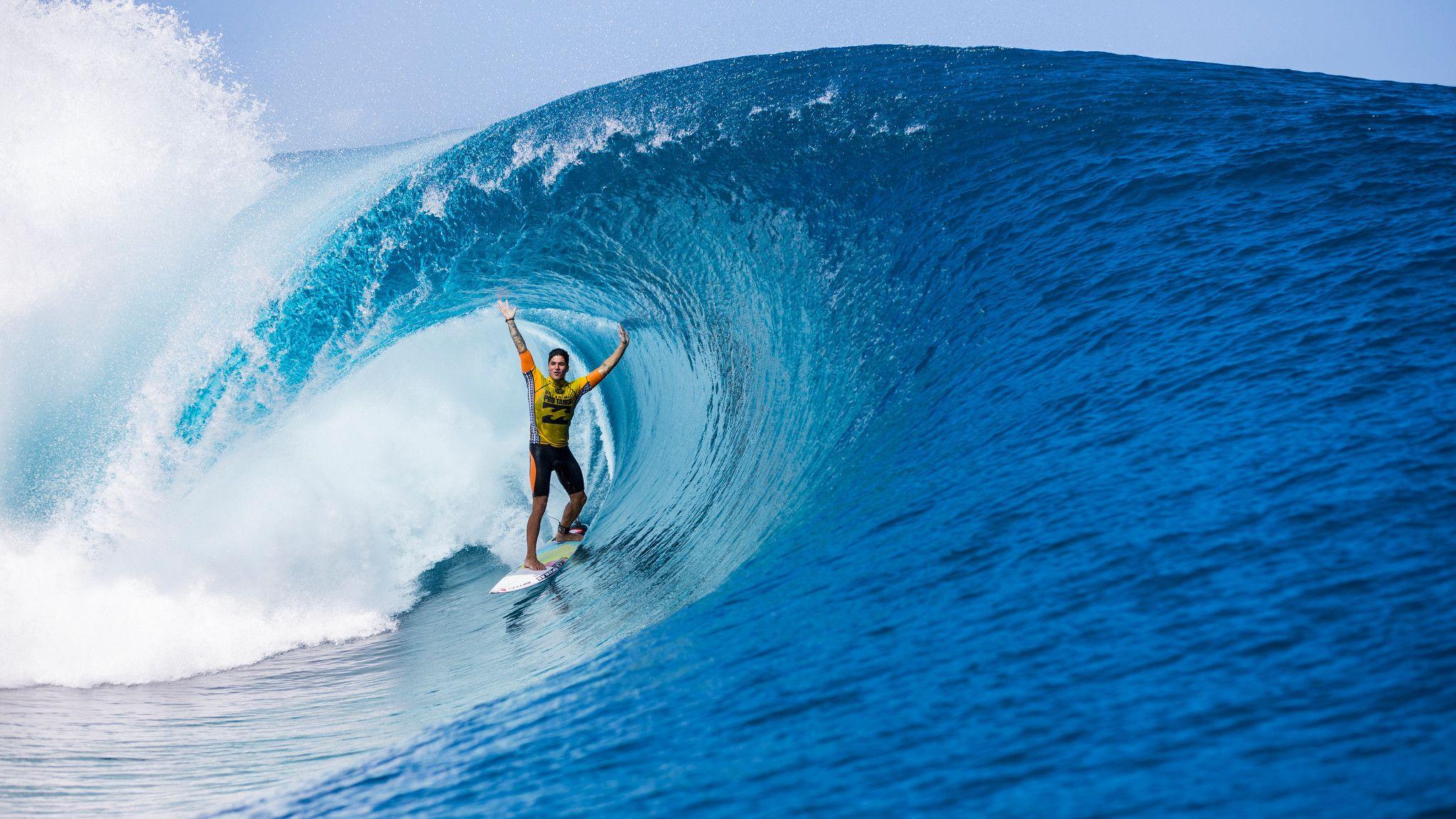 2048x1152 Teahupoo Surf Wallpaper
