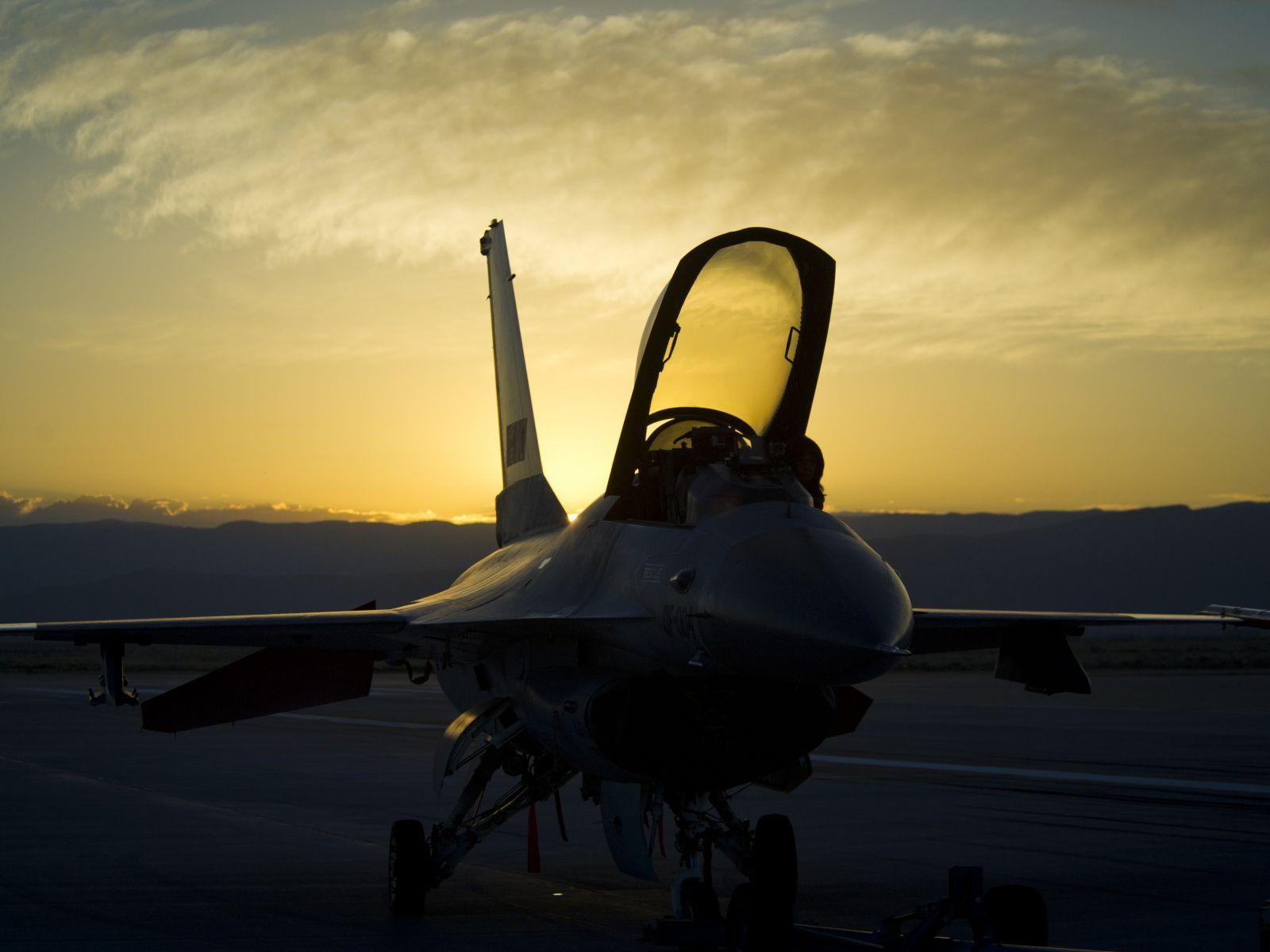 1600x1200 Download 1600x1200 wallpaper sunset, military, general dynamics f