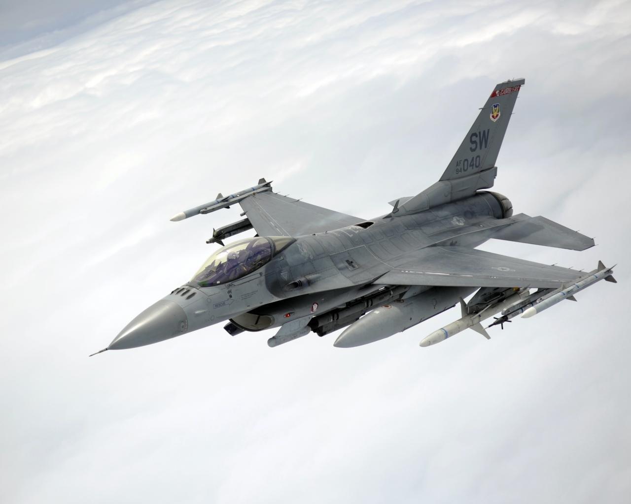 1280x1024 General Dynamics F 16 Fighting Falcon Wallpaper 1280x1024 Desktop
