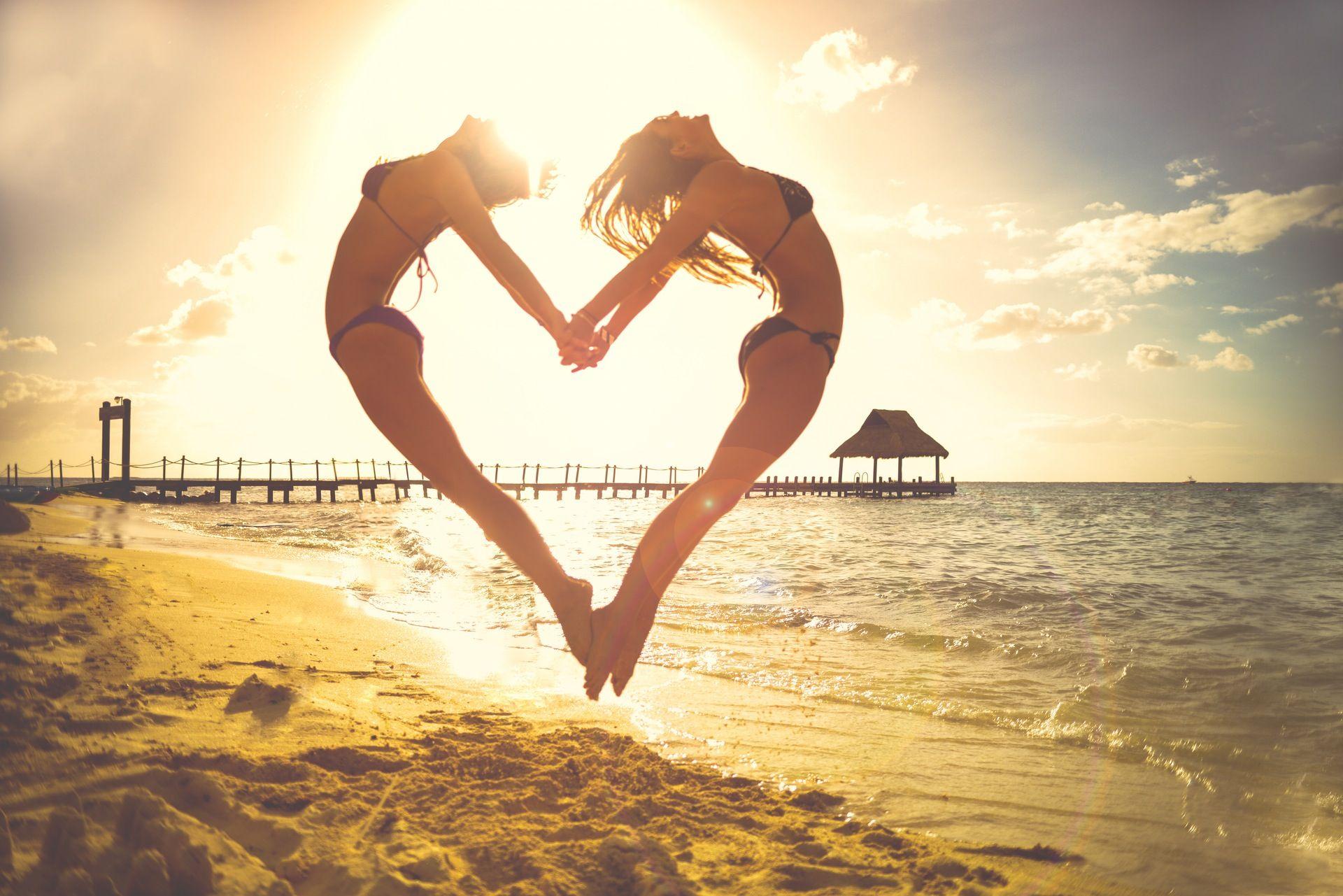 1920x1281 Beautiful Beach Girls Love Wallpaper