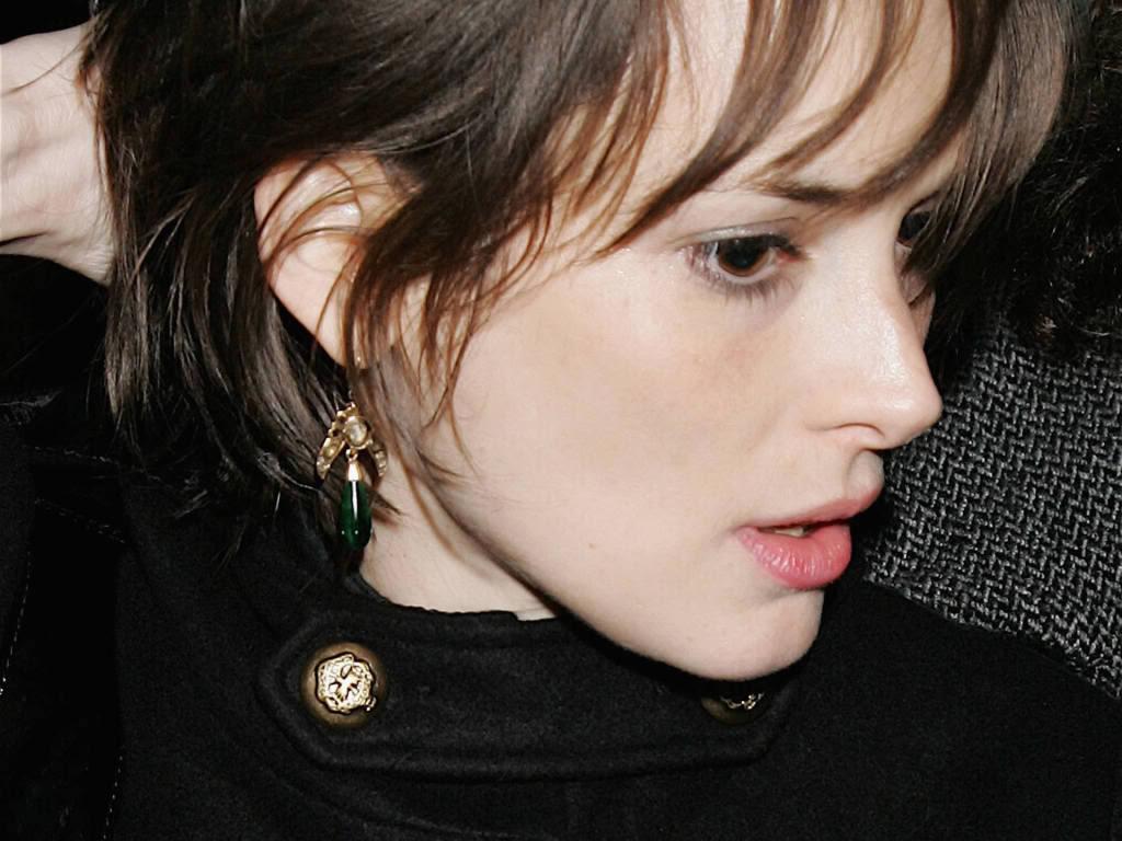 1024x768 Winona Ryder Wallpaper