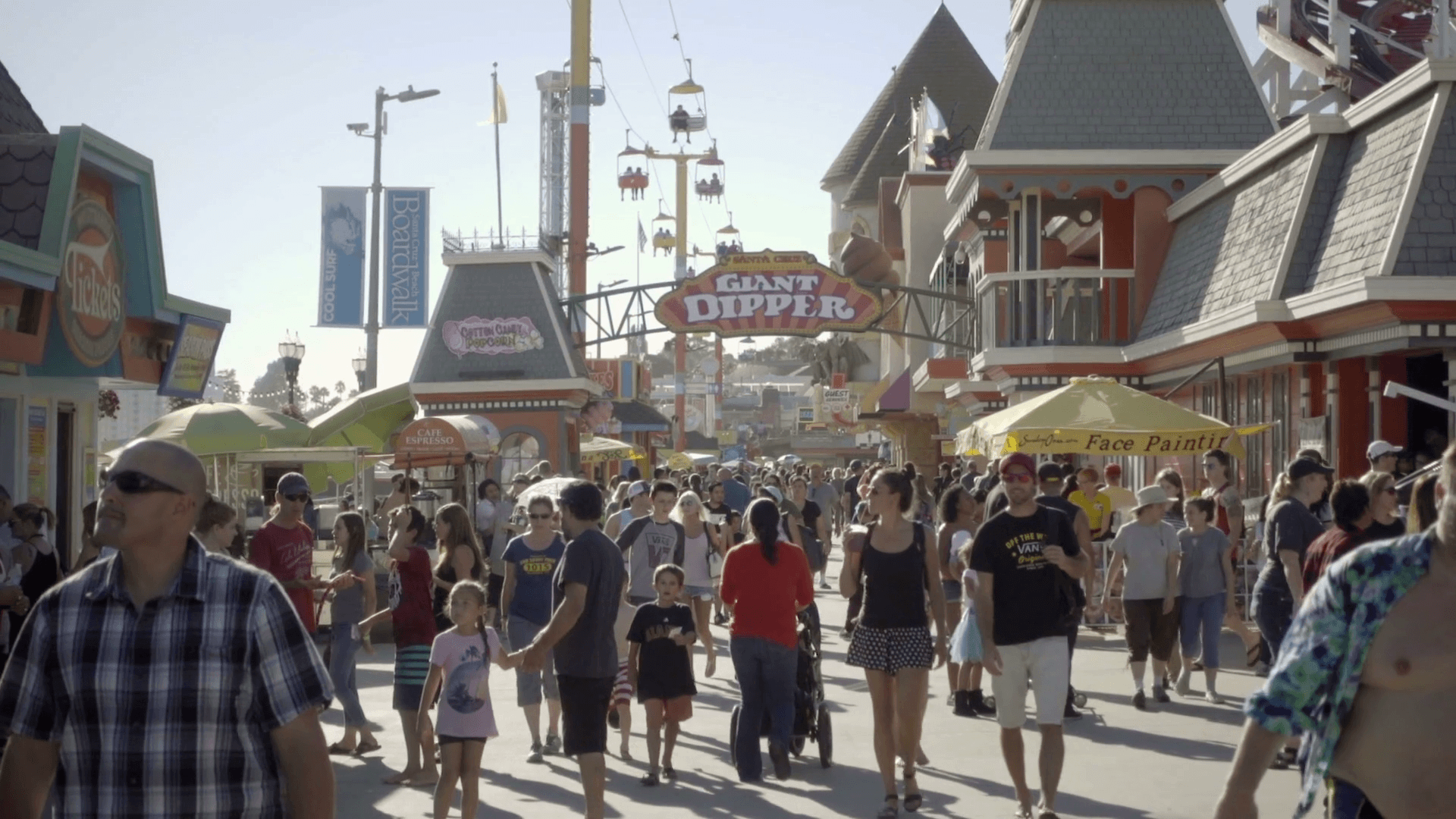 1920x1080 White Couple Walking In Crowded Amusement Park In Santa Cruz Beach