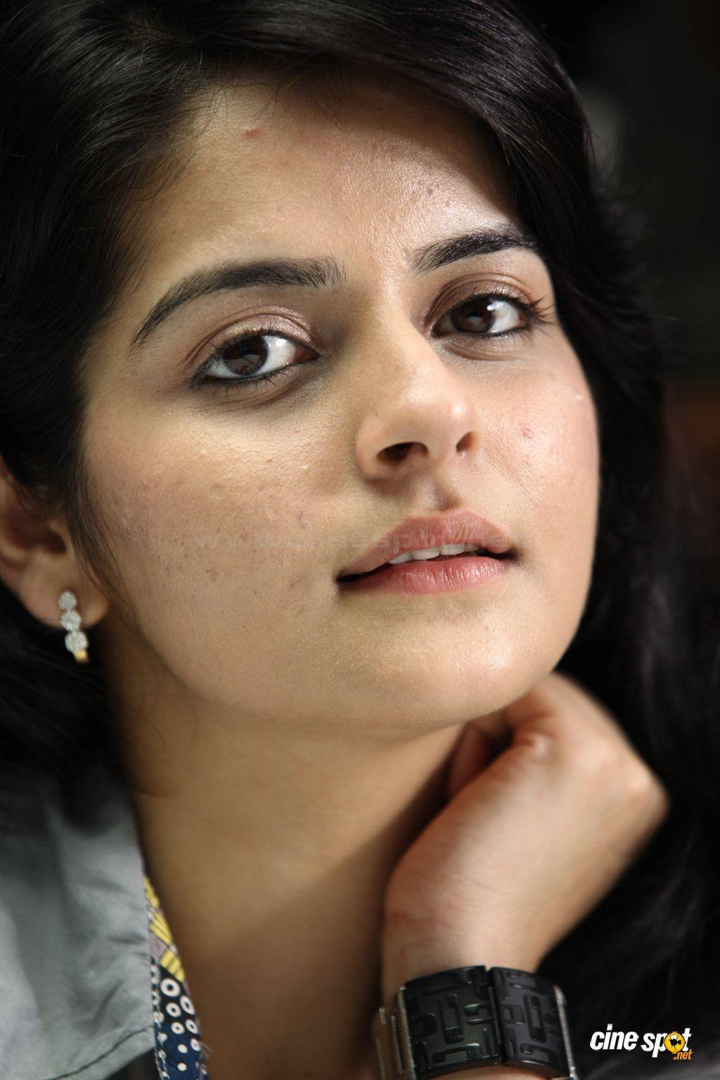 1024x1536 Roma Malayalam Actress Photo (6)