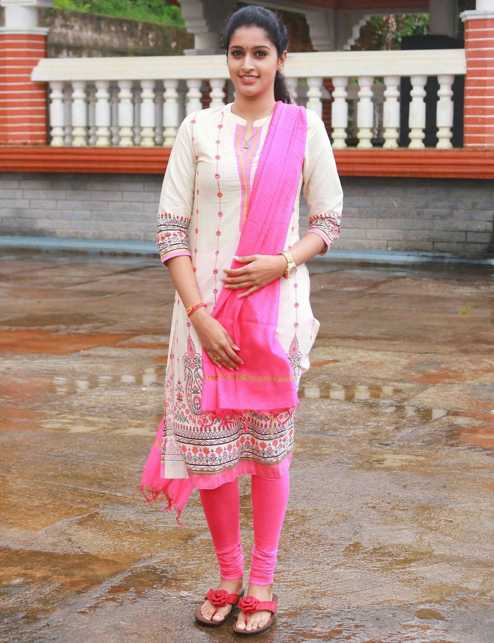 1658x2158 Balle Vellaiyathevaa Movie Actress Tanya Photo Gallery