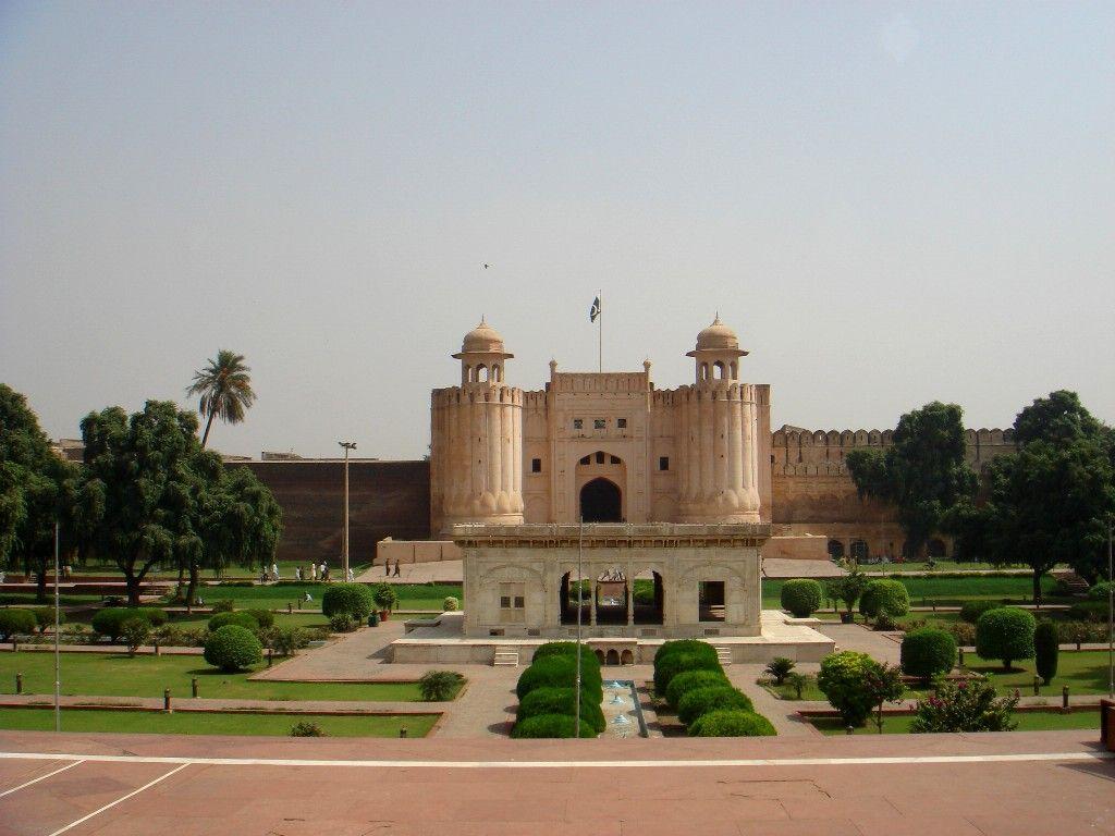 1024x768 lahore pakistan. Shahi Qila Lahore Pakistan Wallpaper. Mughal