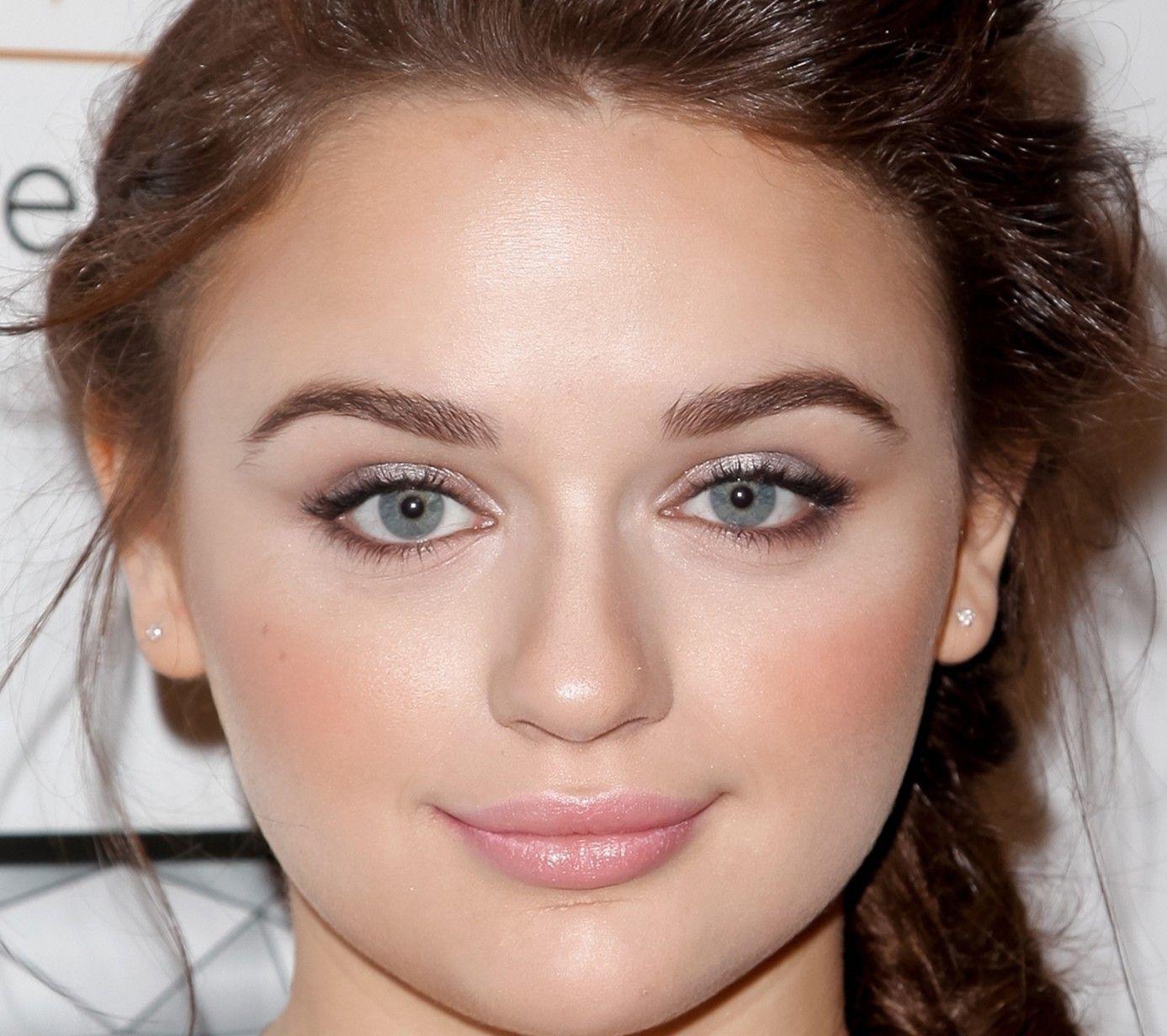 1387x1232 Download 1387x1232 Joey King, Actress, Face Close Up Wallpaper