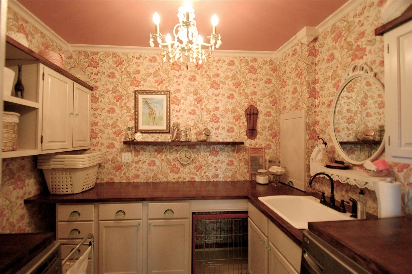 1439x957 The Cheeriest Laundry Room of All Time