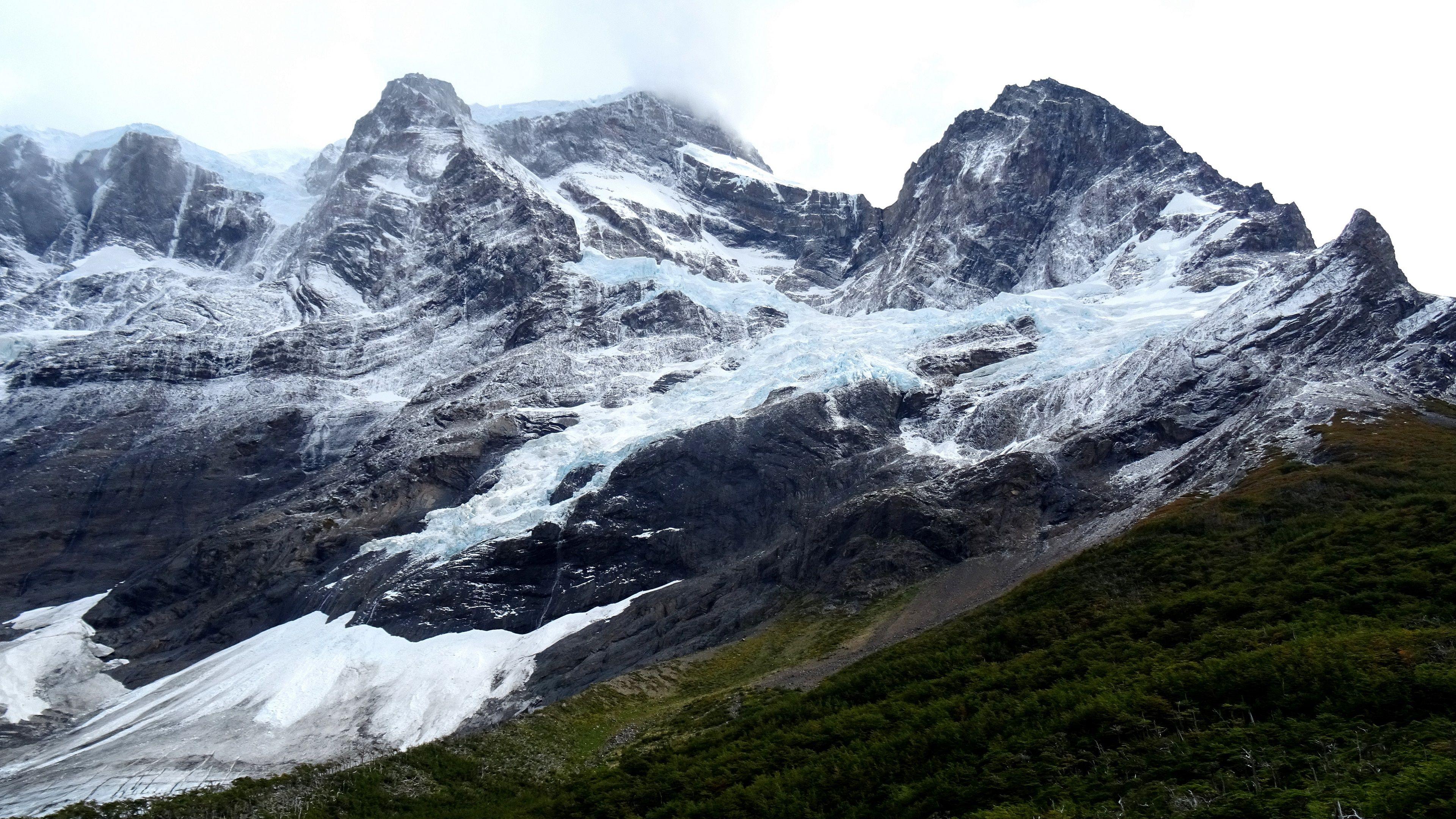 Icy mountain. Погода в горах Wallpaper 8k. Картинки ультра HD 8k на телефон.