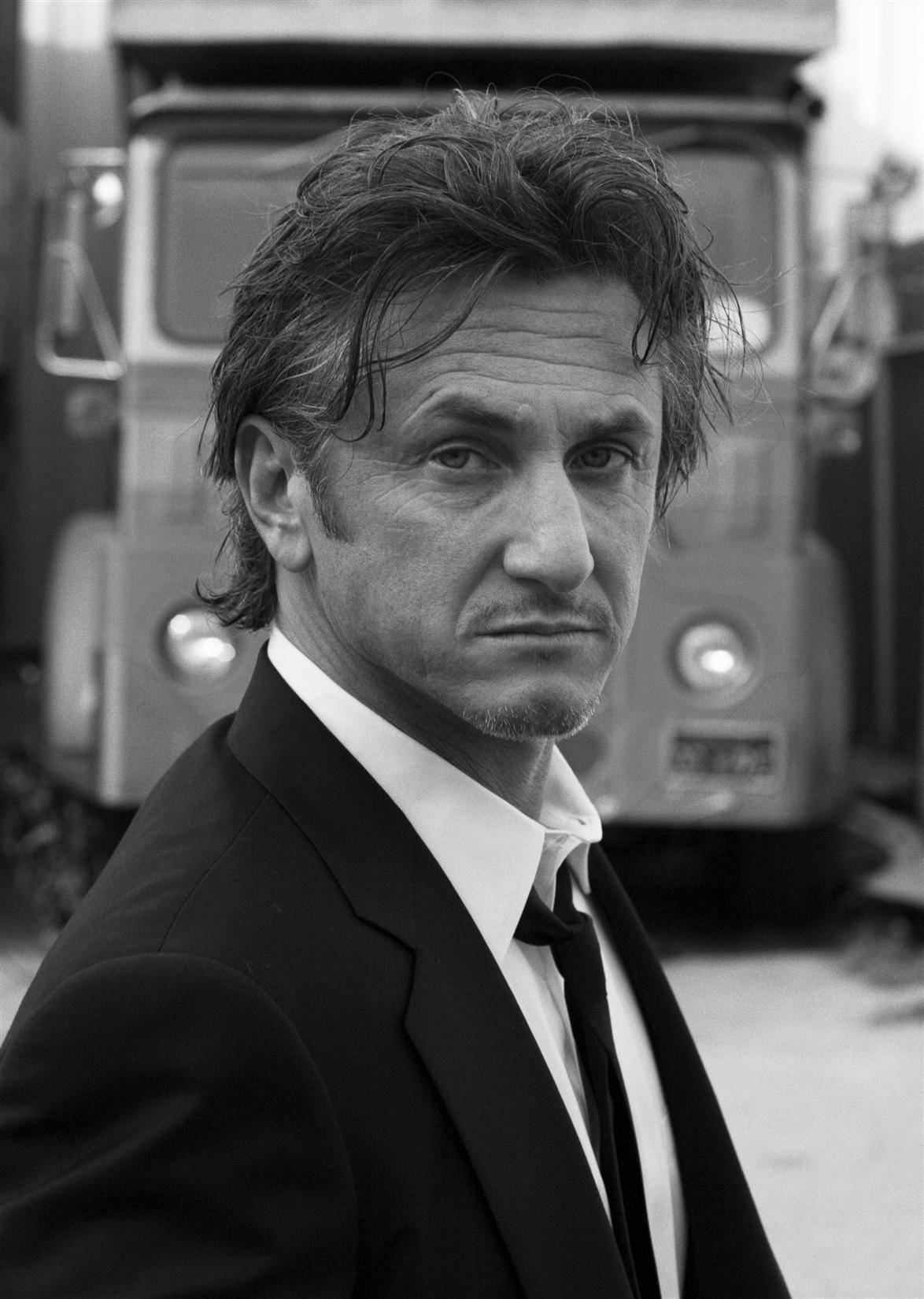 1174x1650 Download Sean Penn American Actor Black And White Wallpaper