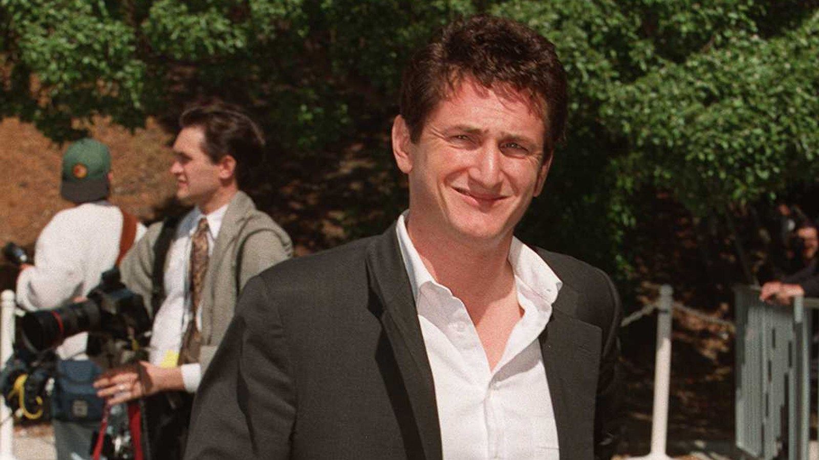 1600x900 Sean Penn: Cool Jerk