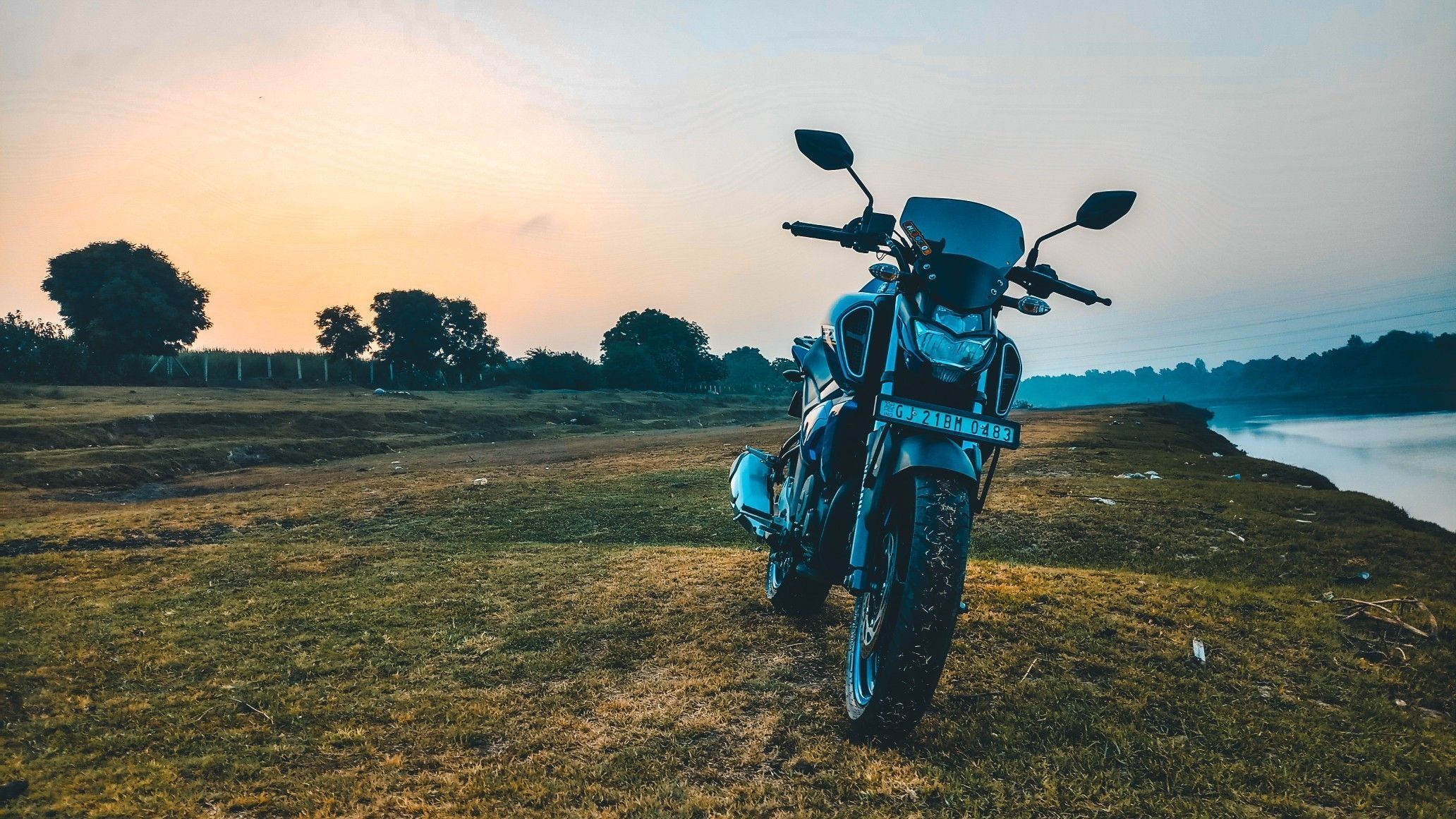 2064x1161 Yamaha FZ FI Wallpaper