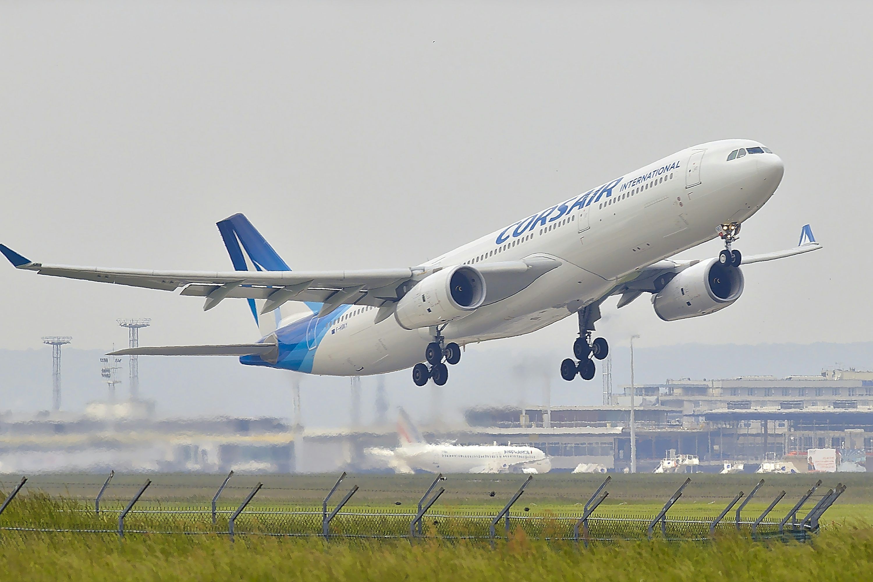 3000x1998 Plane Takeoff Picture. Download Free Image