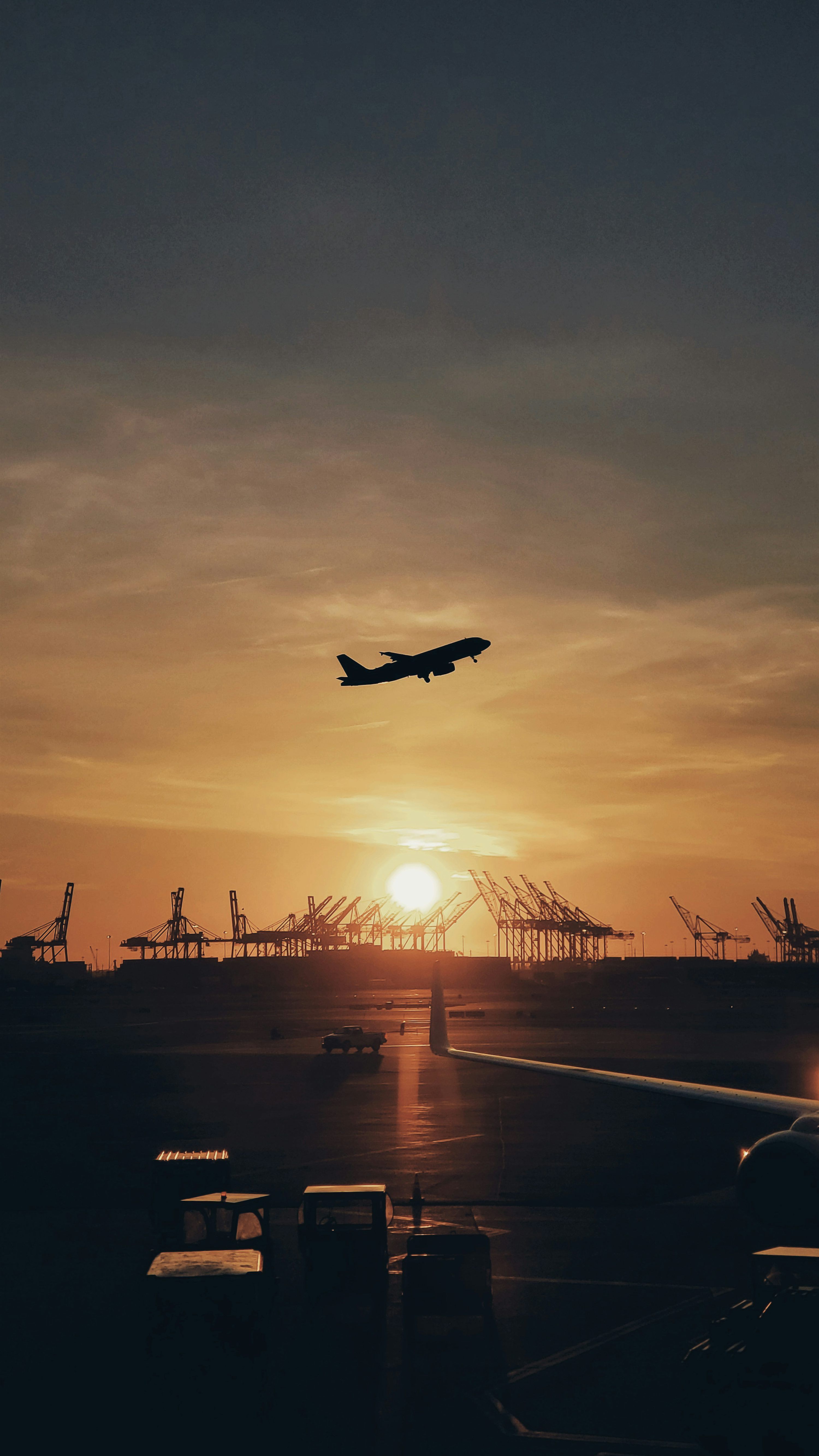 3000x5333 Plane Takeoff Picture. Download Free Image