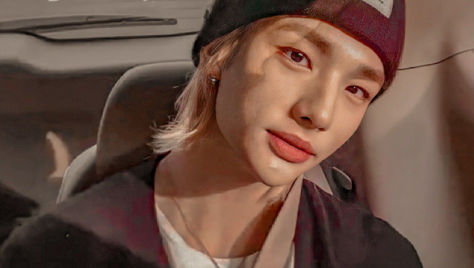 1569x888 Hyunjin Laptop Wallpaper