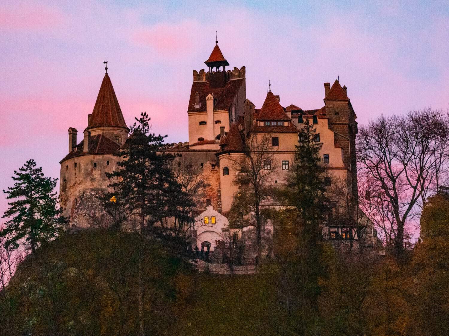 1500x1124 Easy Steps to Attending the Halloween Party in Dracula's Castle