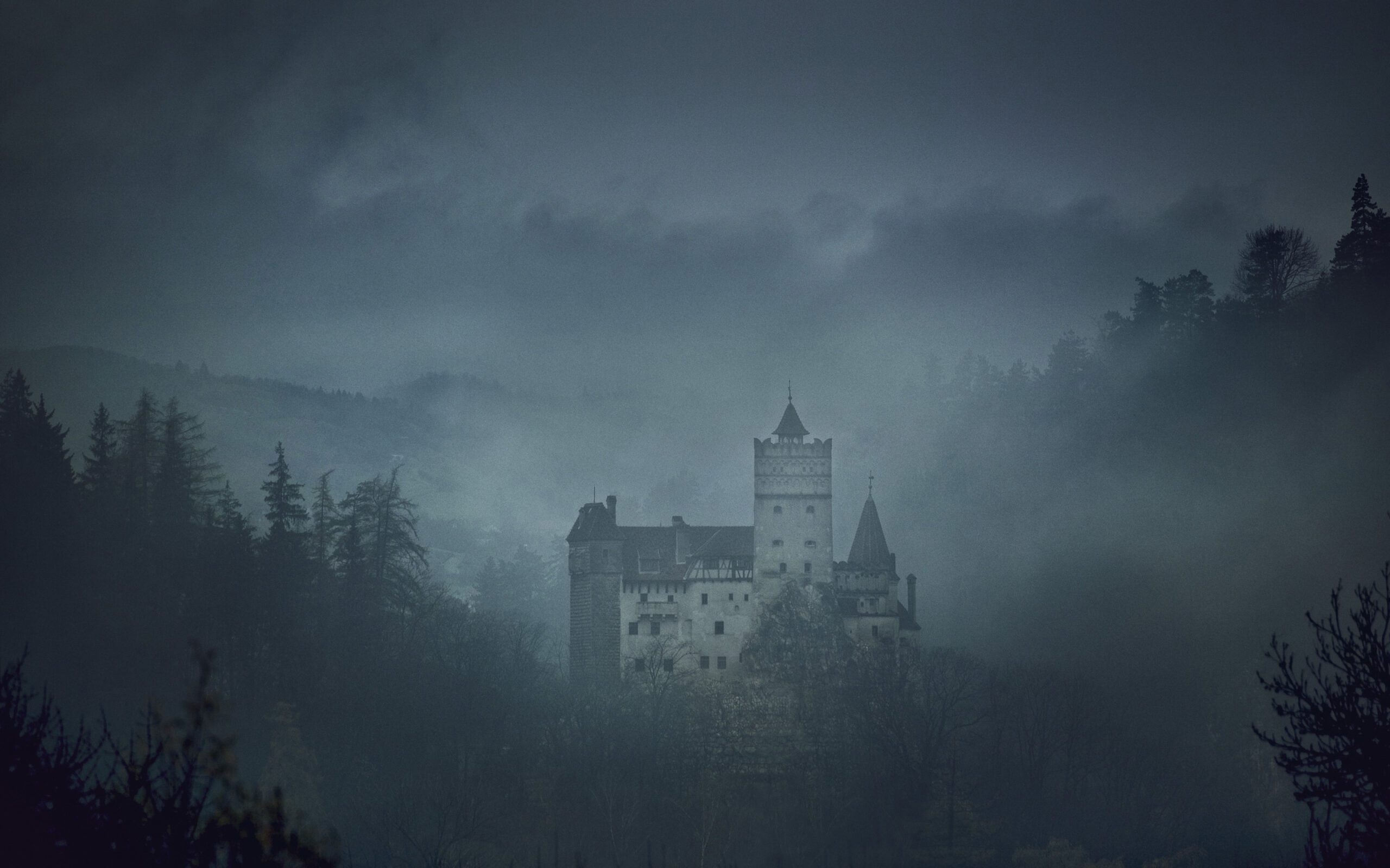 2560x1600 Dracula's Castle Infamous Bran Castle's History and Legends