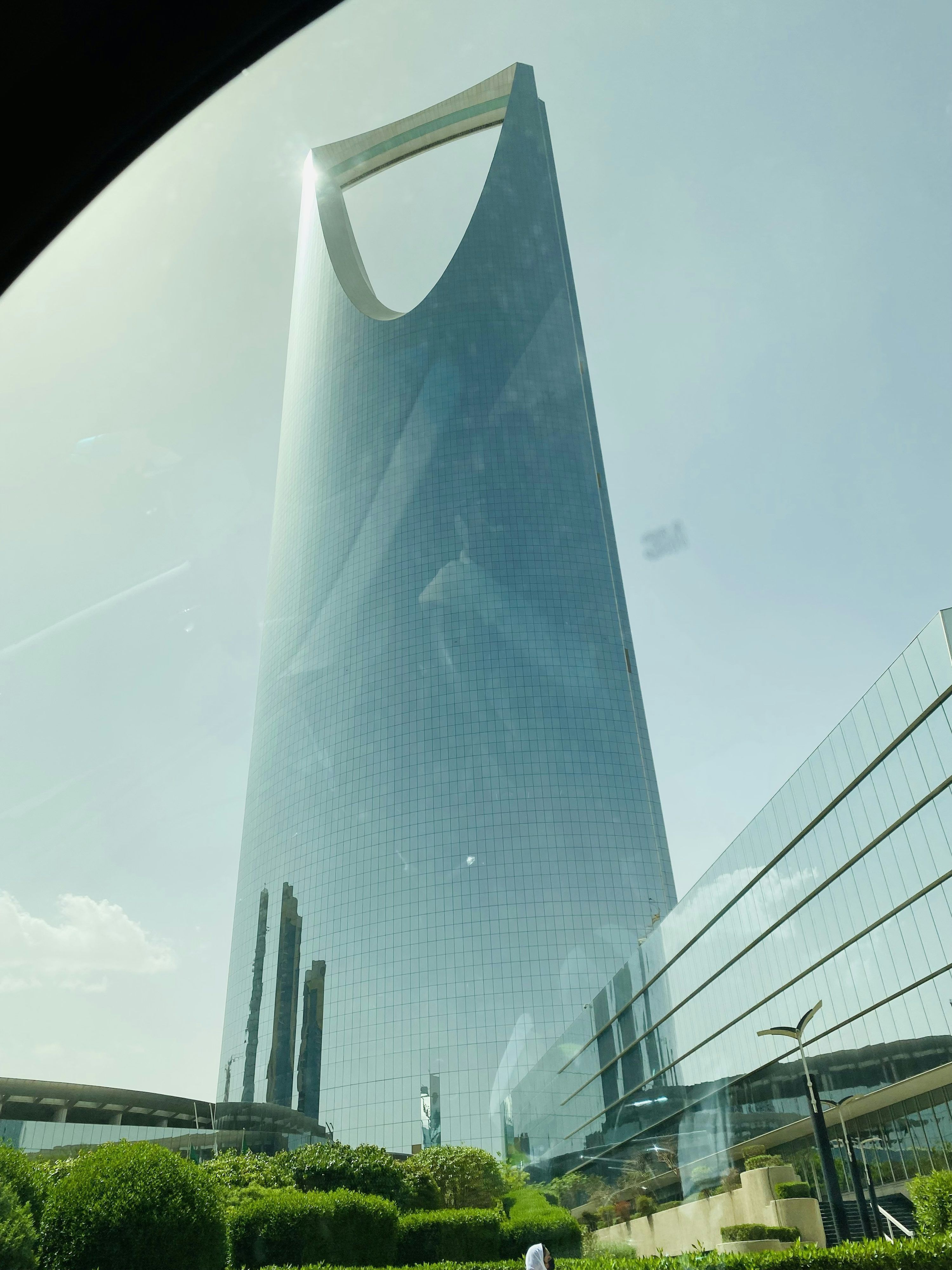 3000x4000 Kingdom Tower Picture. Download Free Image